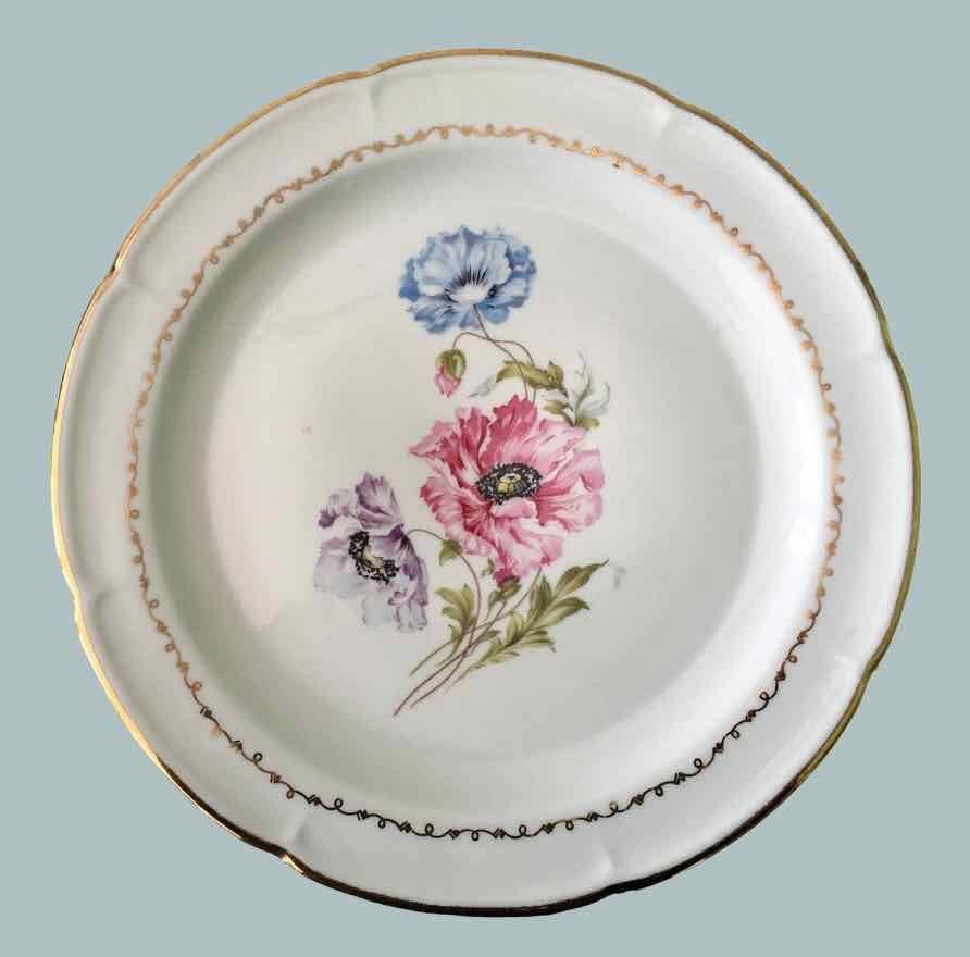 Set of 6 flowered porcelain dinner plates.