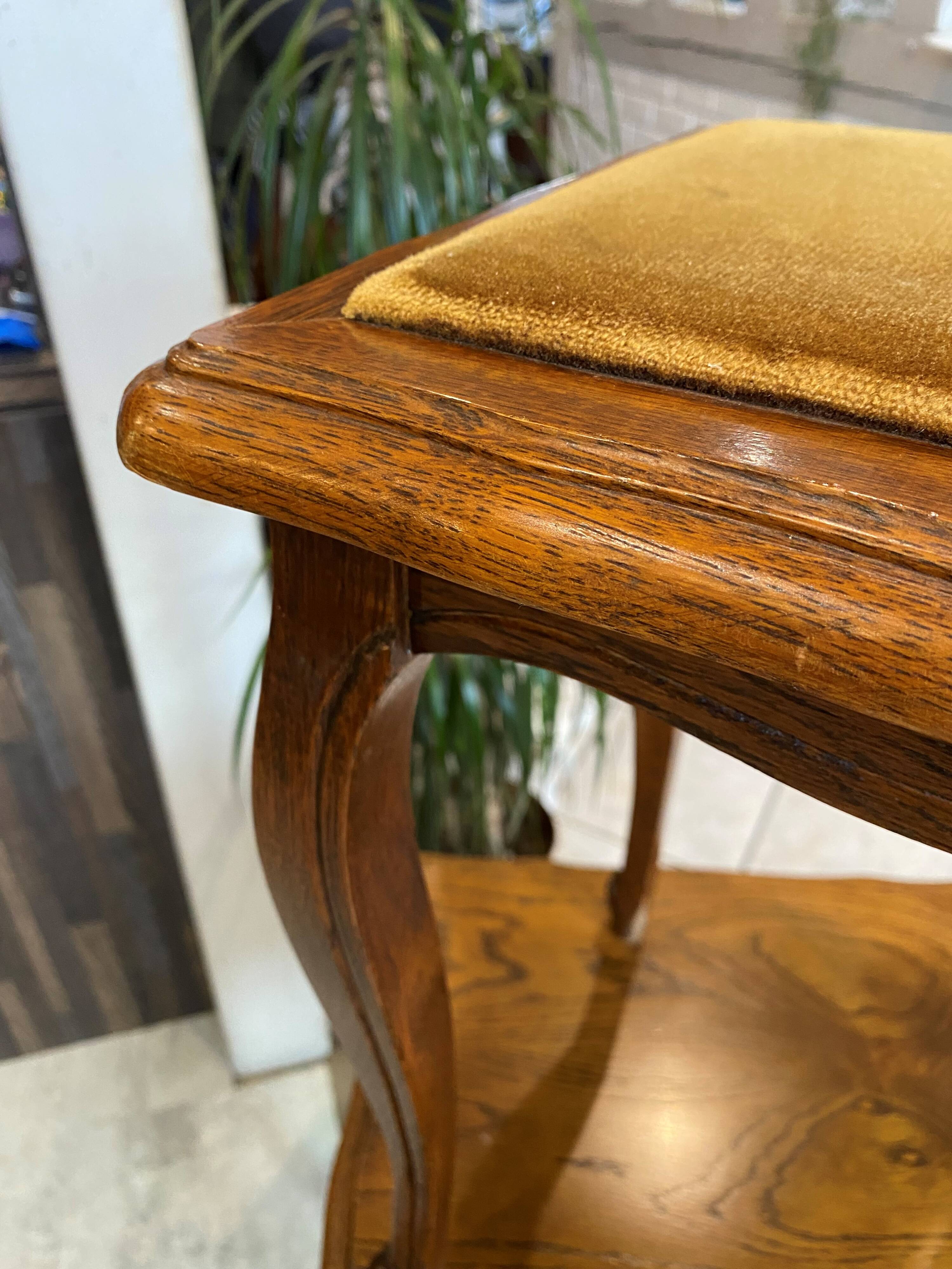 Gueridon set with gueridon and stool in solid oak in Louis XV style.
