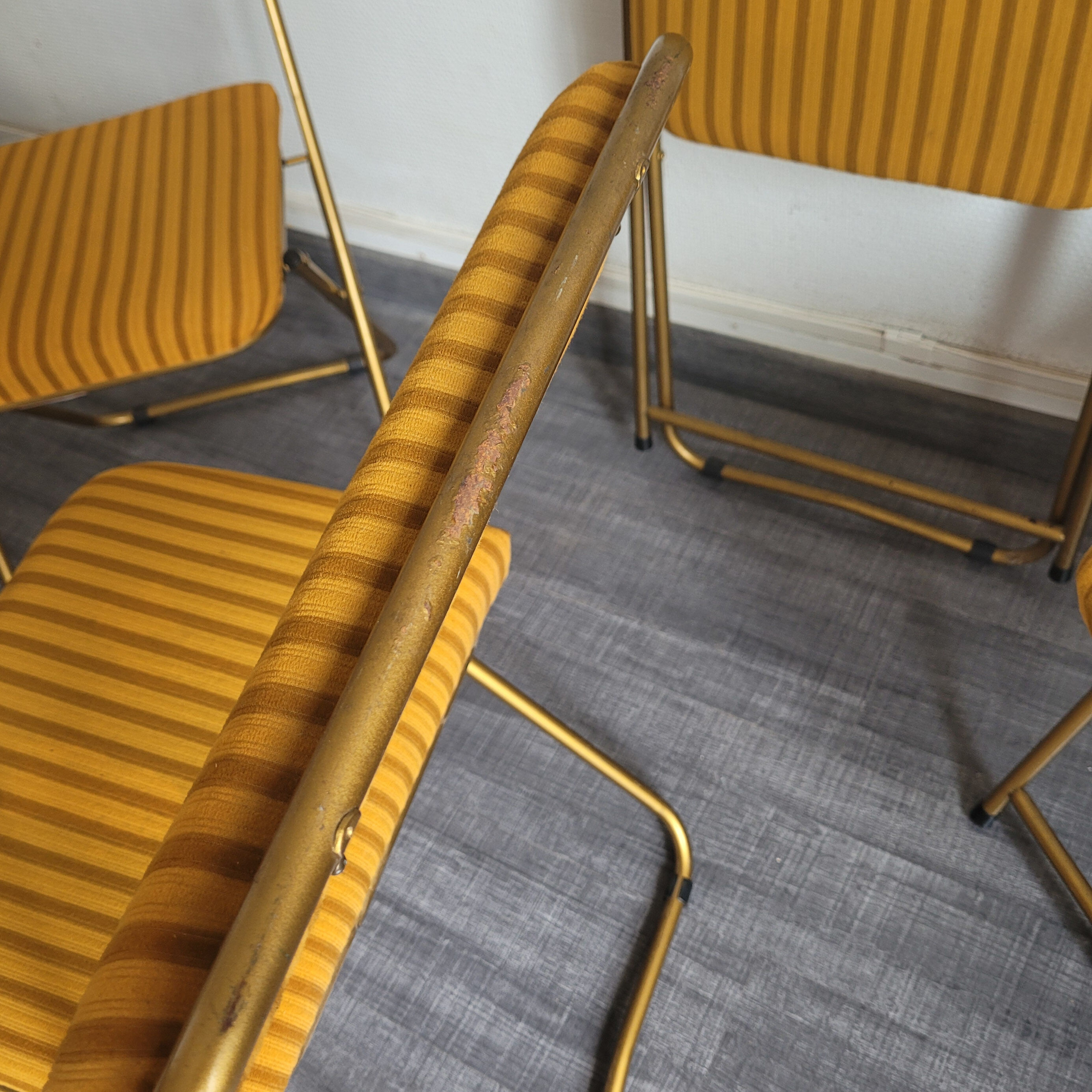 4 vintage Lafuma folding chairs