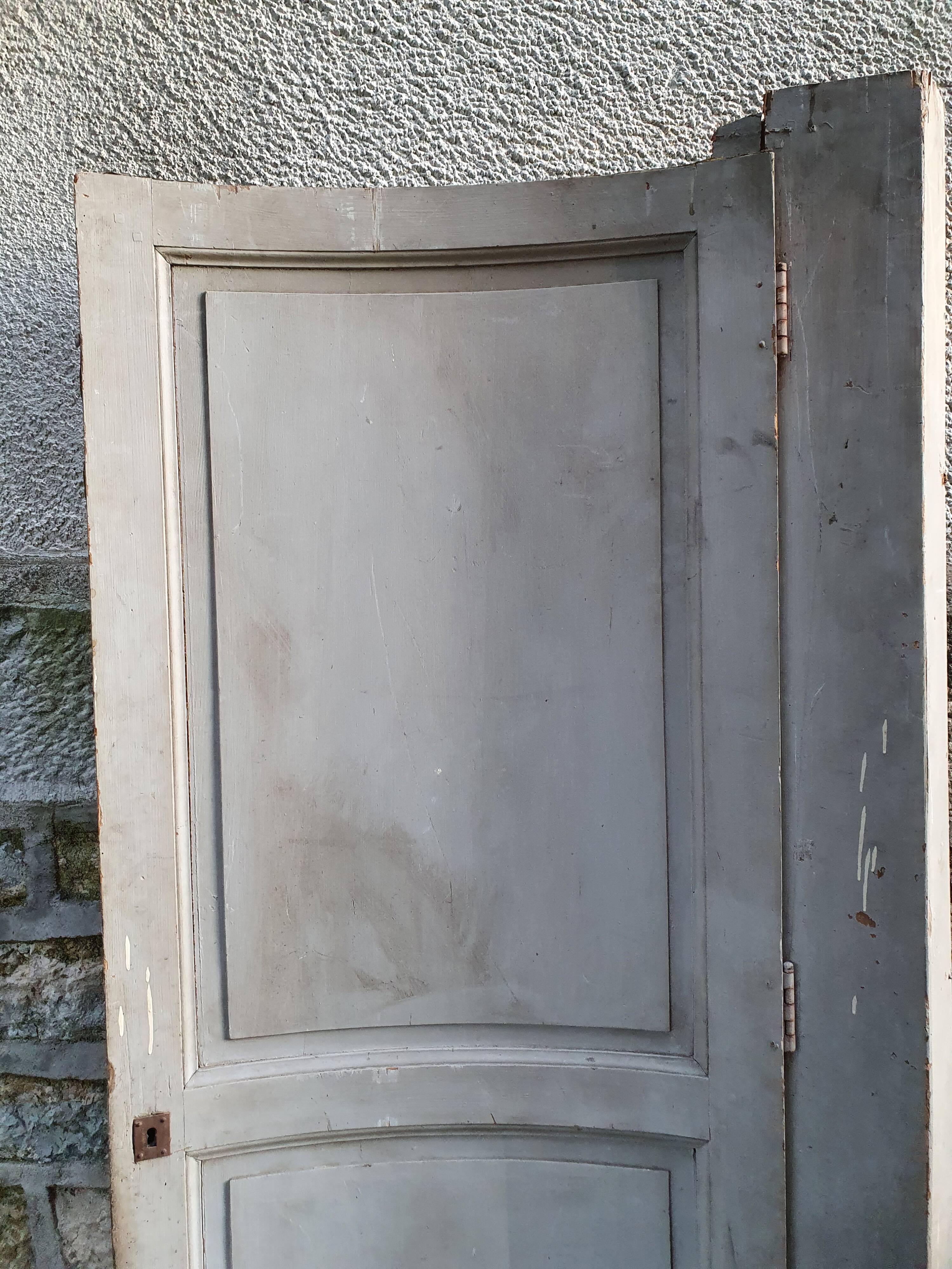 Old arched door period XIX th S