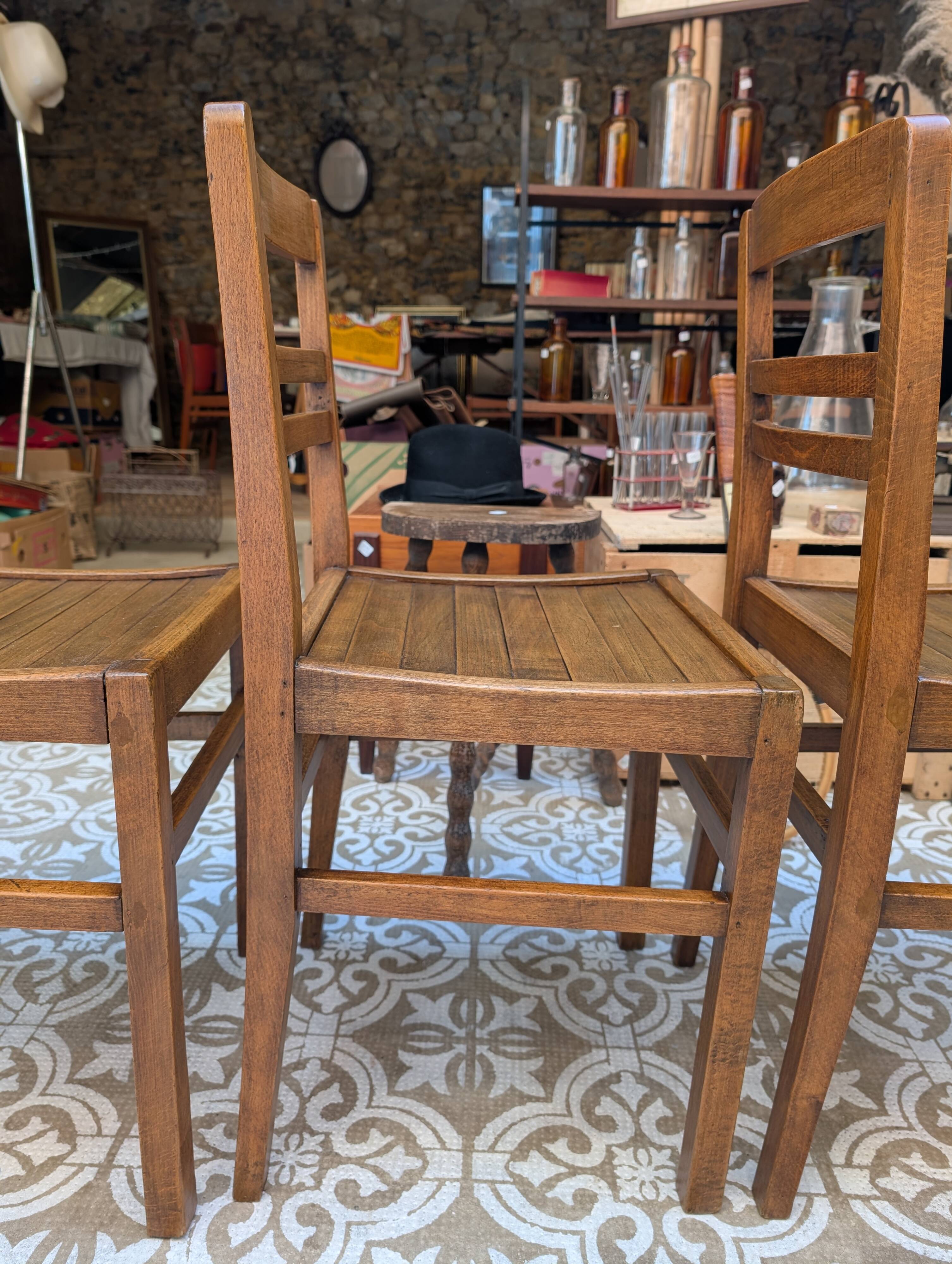 Set of reconstruction chairs