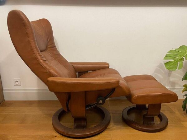 Fauteuil Stressless en cuir marron avec repose-pieds – Très bon état