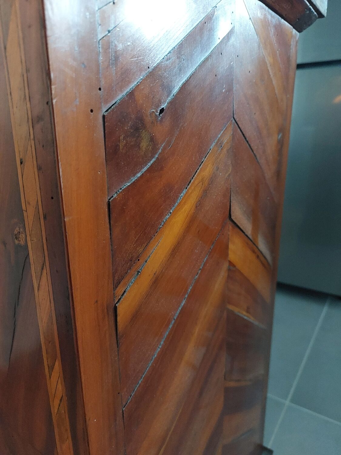 Antique chest of drawers