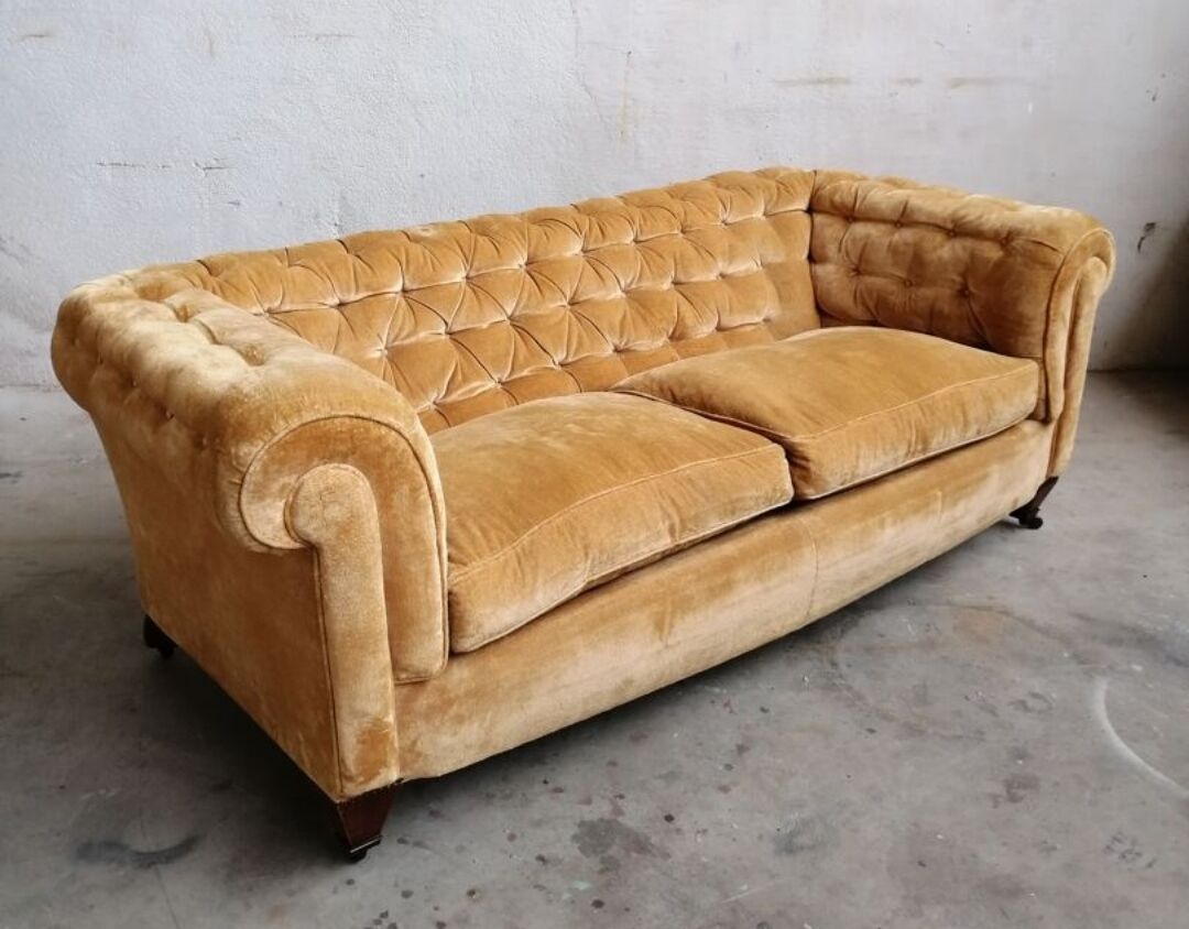 Chesterfield velvet sofa 50'