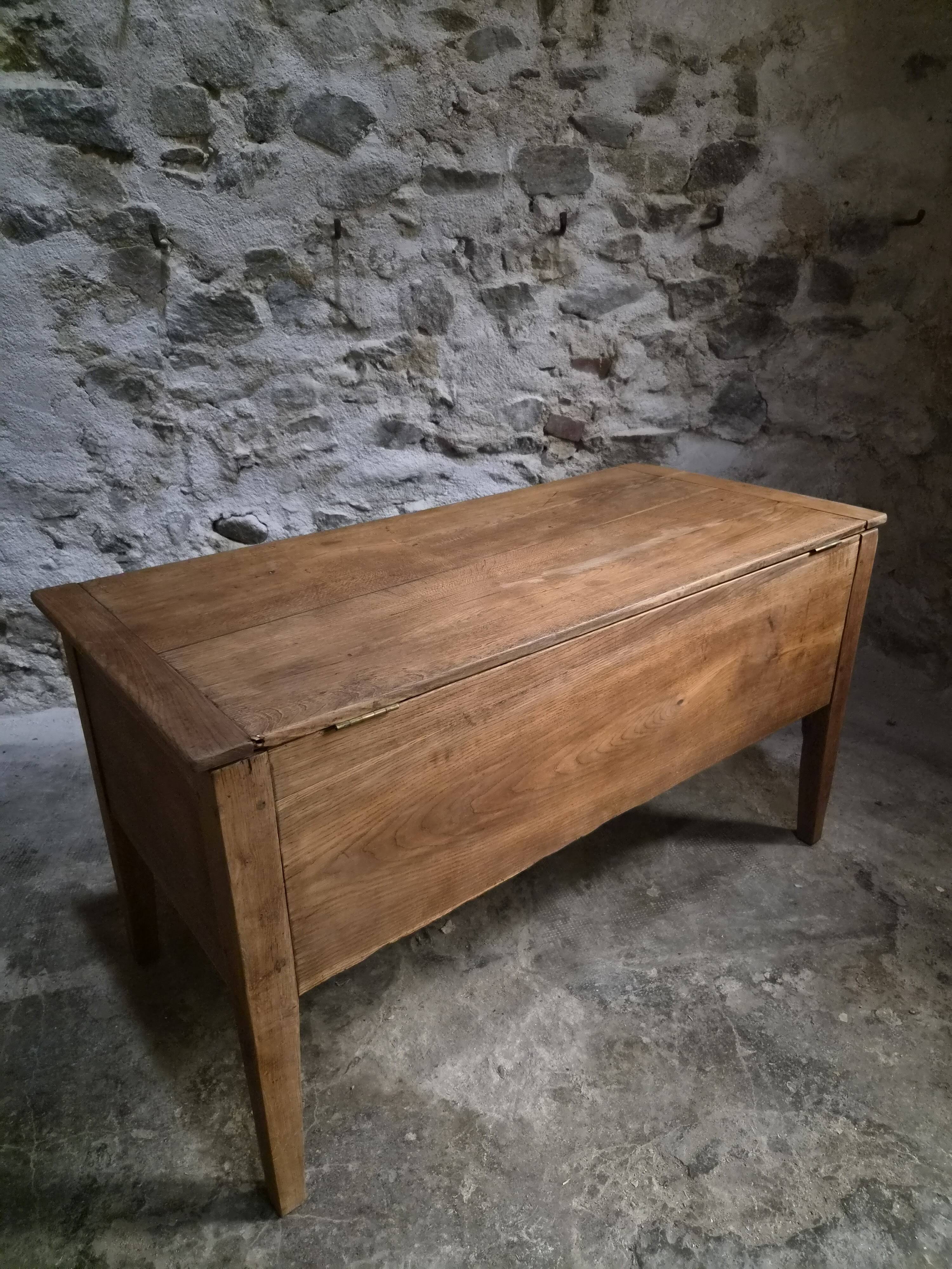 Antique French flour chest in oak – 19th-century farmhouse side table