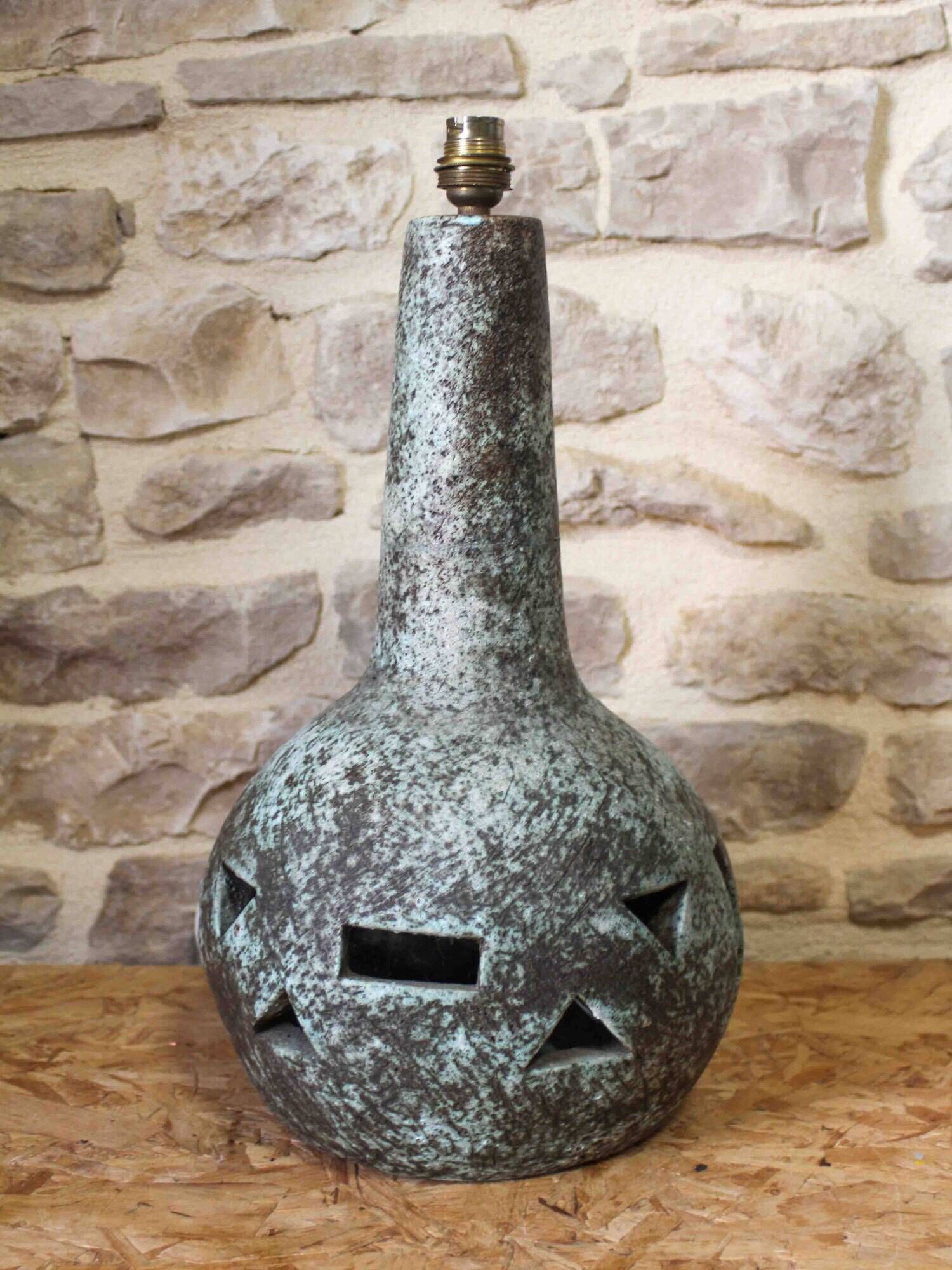 Large ceramic lamp base with dual lighting