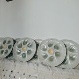 8 assiettes a huîtres en barbotine par Salins