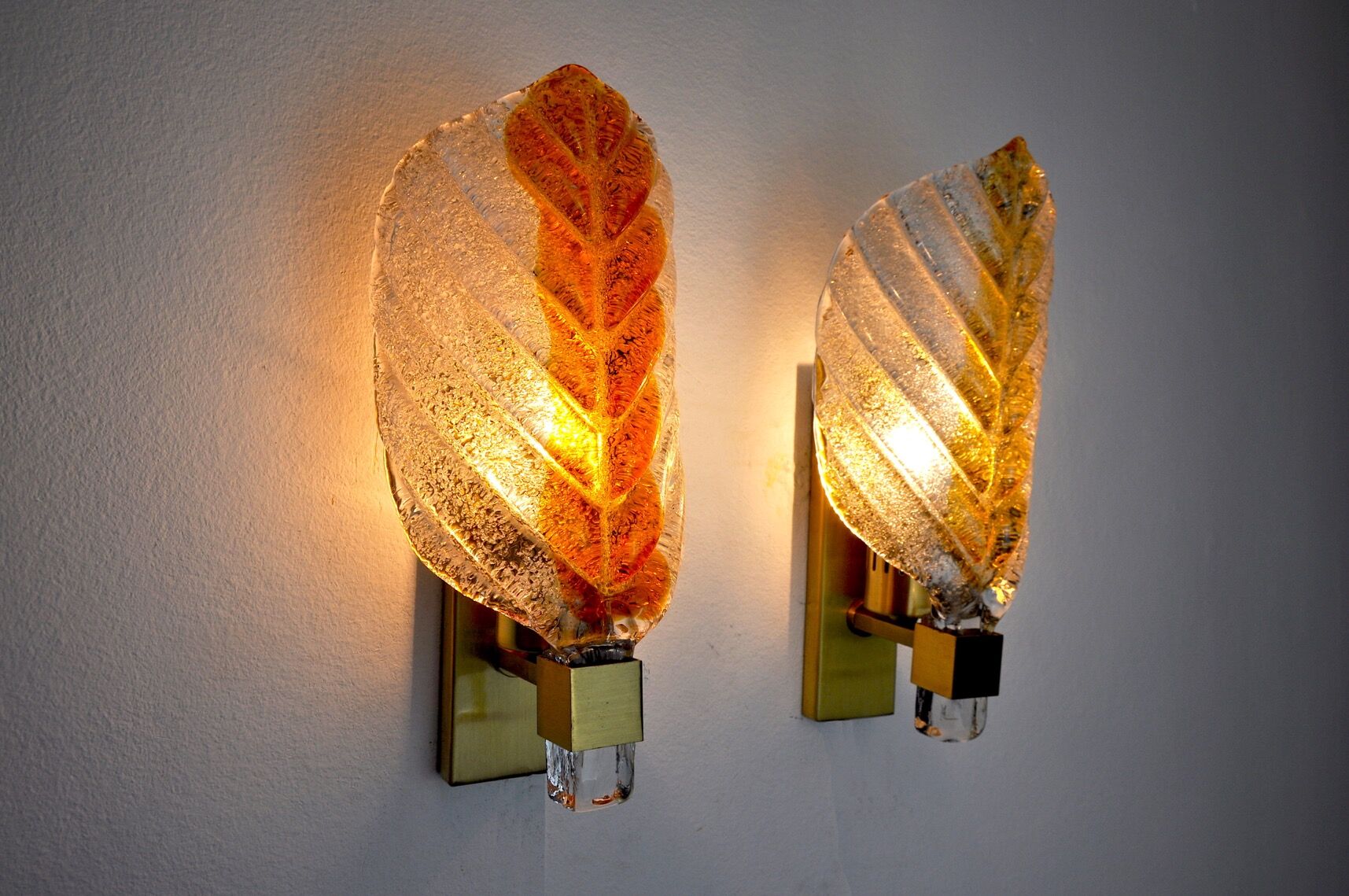 Pair of wall lamps Leaves, Bicolore, Murano, Italy, 1970