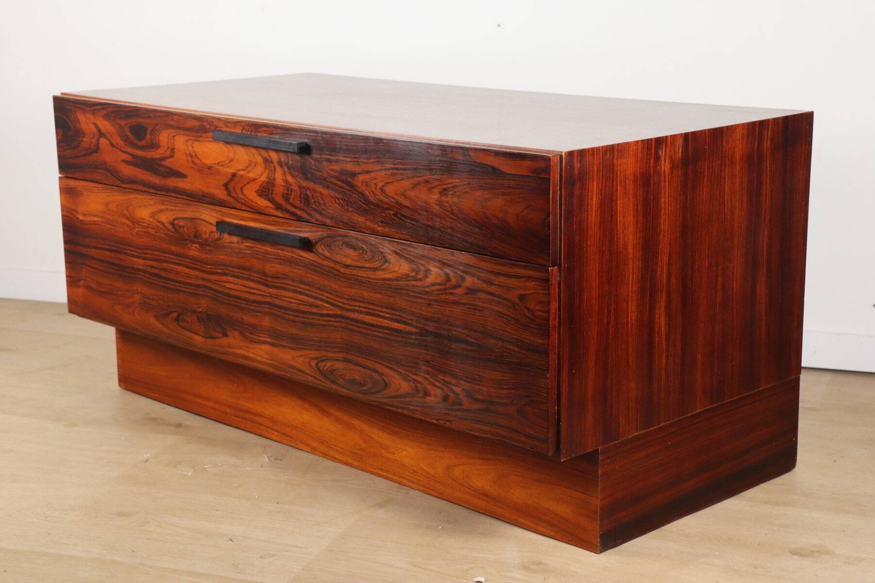 Low Scandinavian sideboard in rosewood – Ib Kofod Larsen – Denmark 1960
