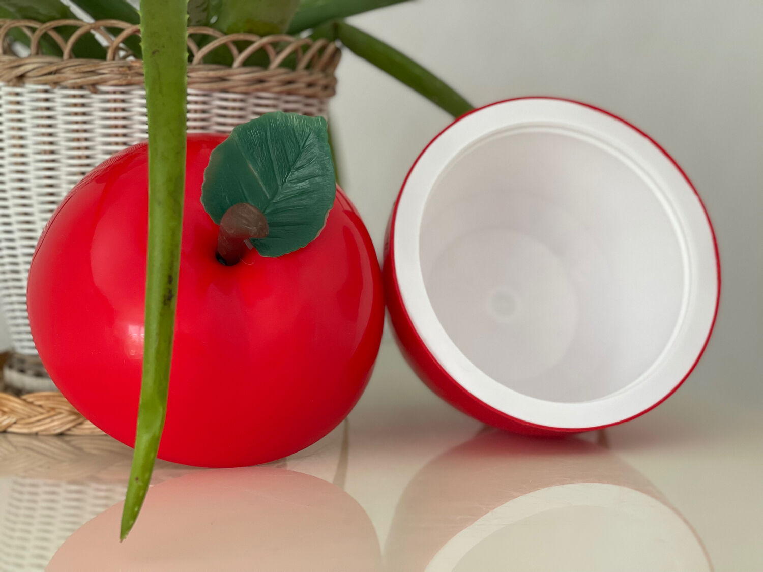 Apple ice bucket