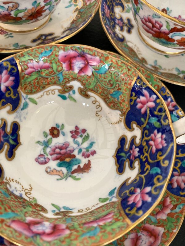 Ensemble 6 tasses et ss tasses porcelaine anglaise milieu XIXeme