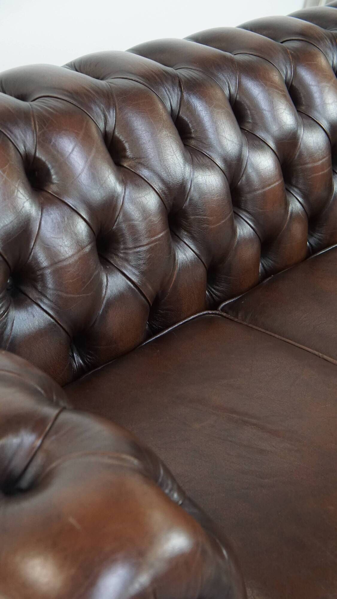 Canapé Chesterfield 3 places en cuir de vache de style anglais