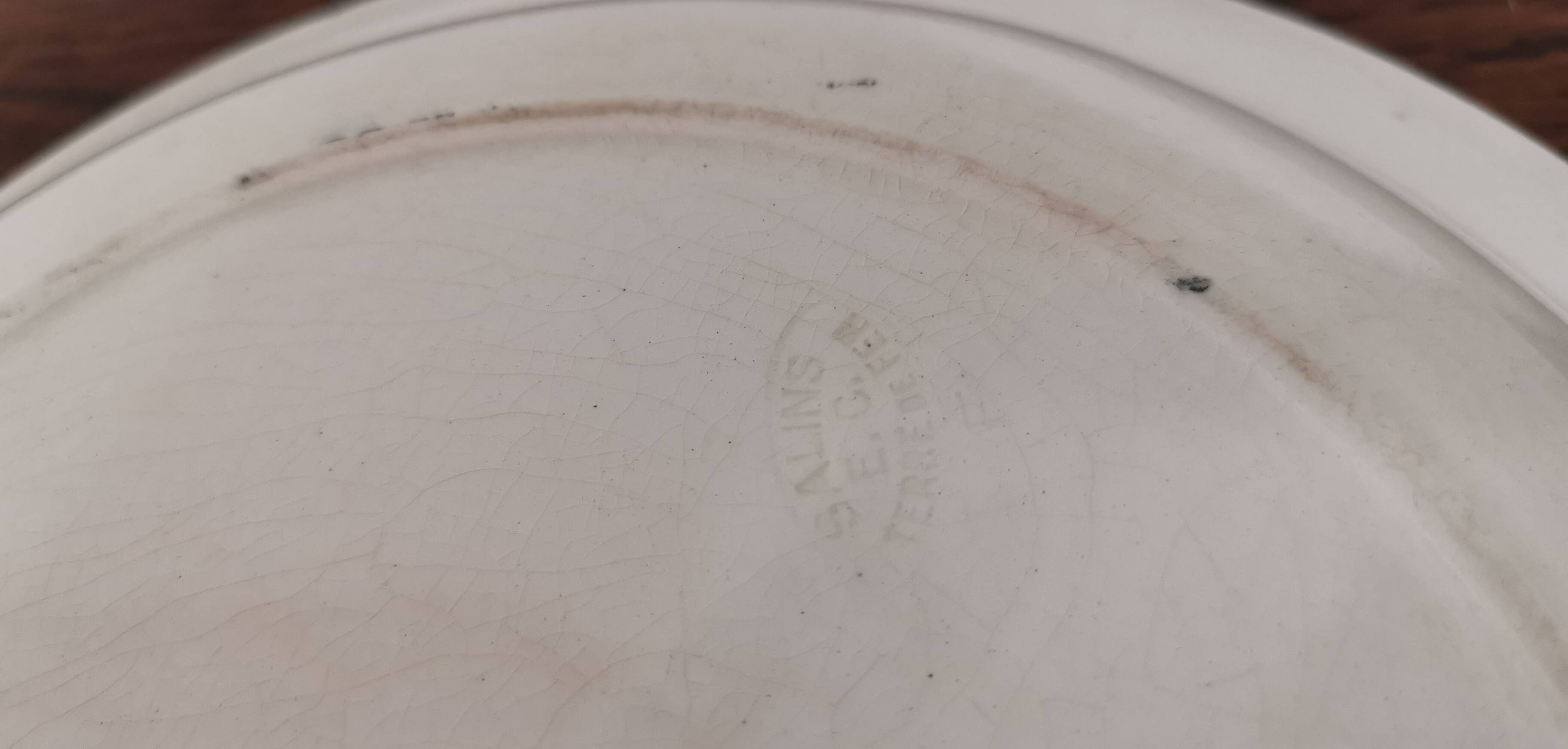 Iron earth hollow dish ec Salins, Louis XVI garlands