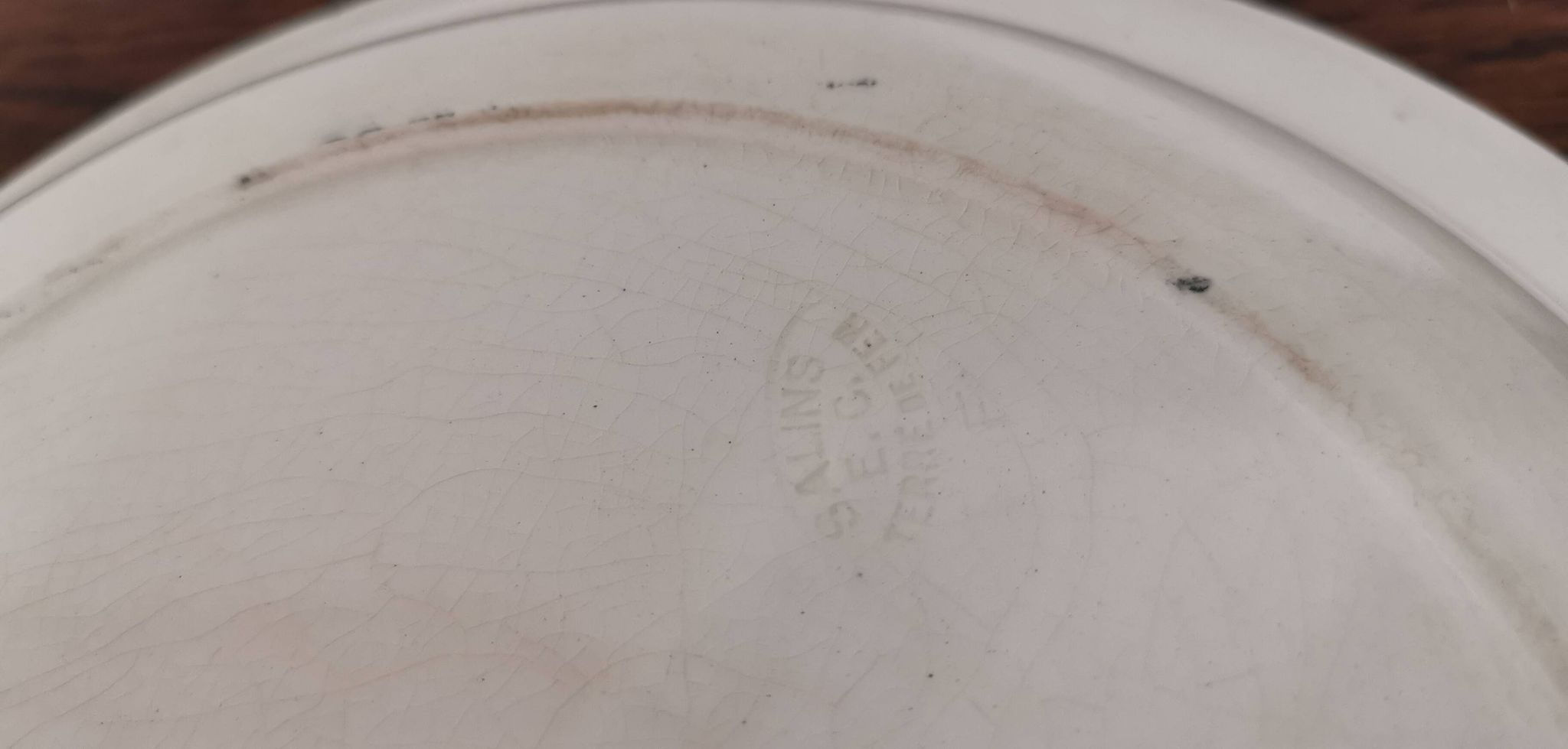 Iron earth hollow dish ec Salins, Louis XVI garlands