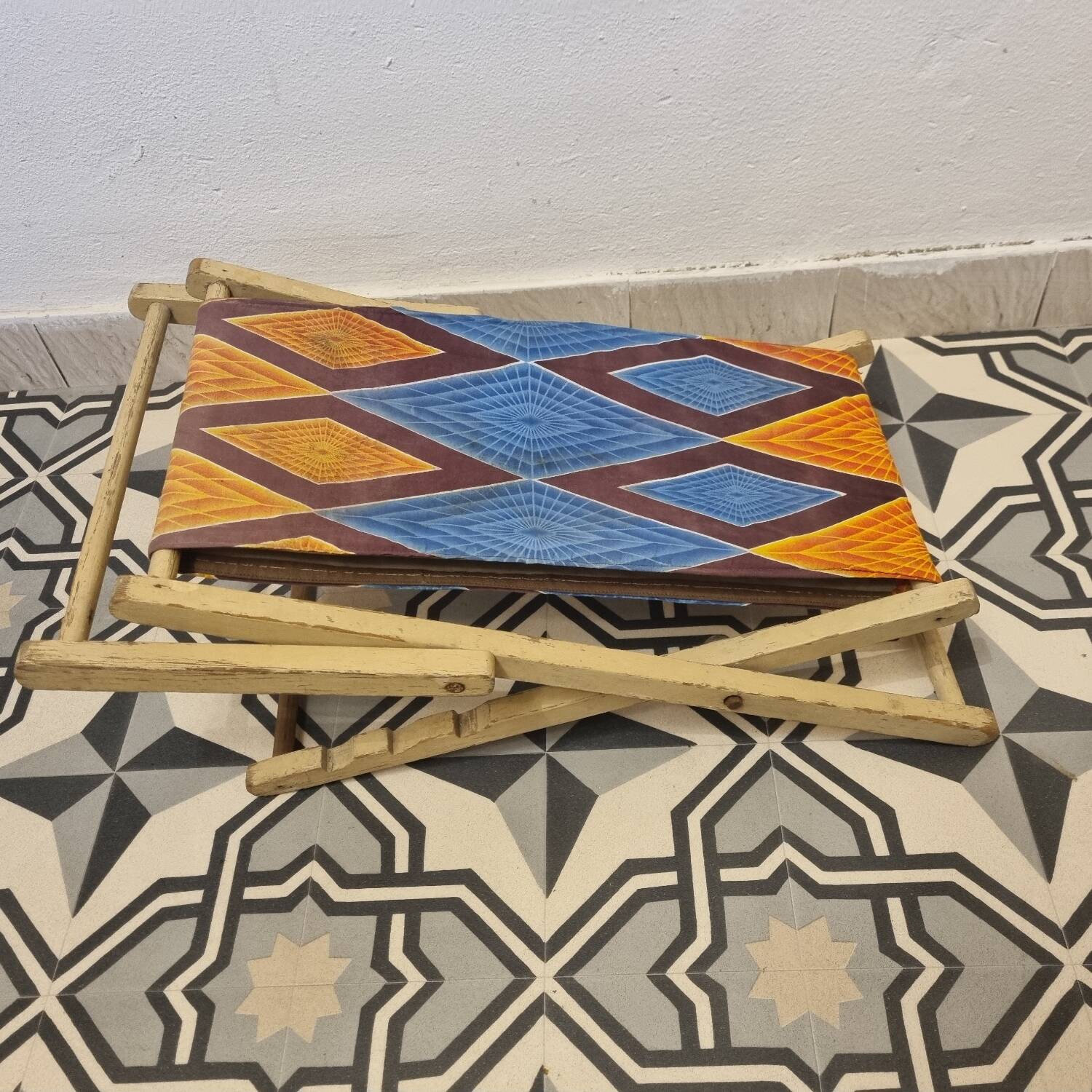 Wax deck chair for children