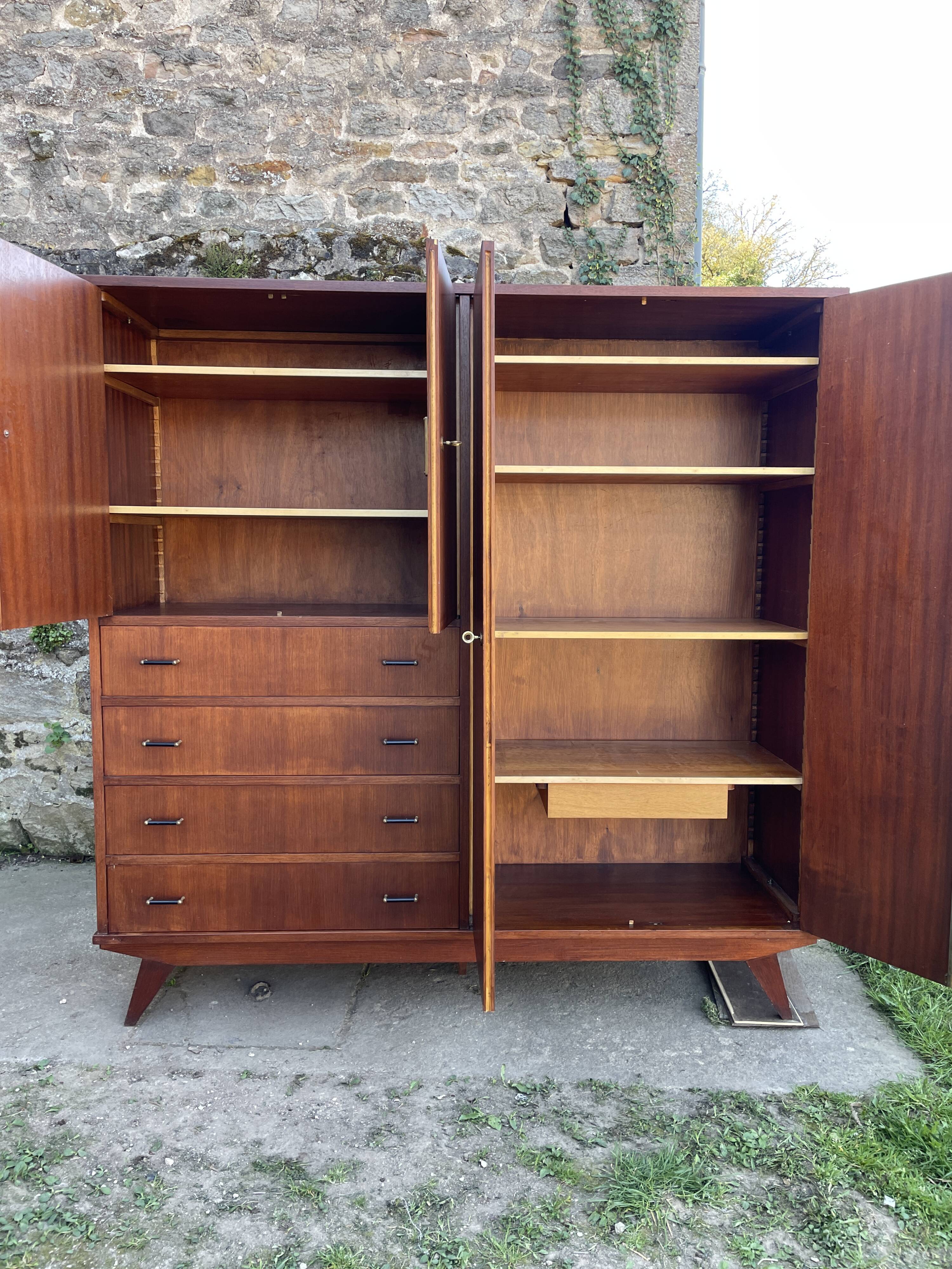 Armoire pieds compas 1960