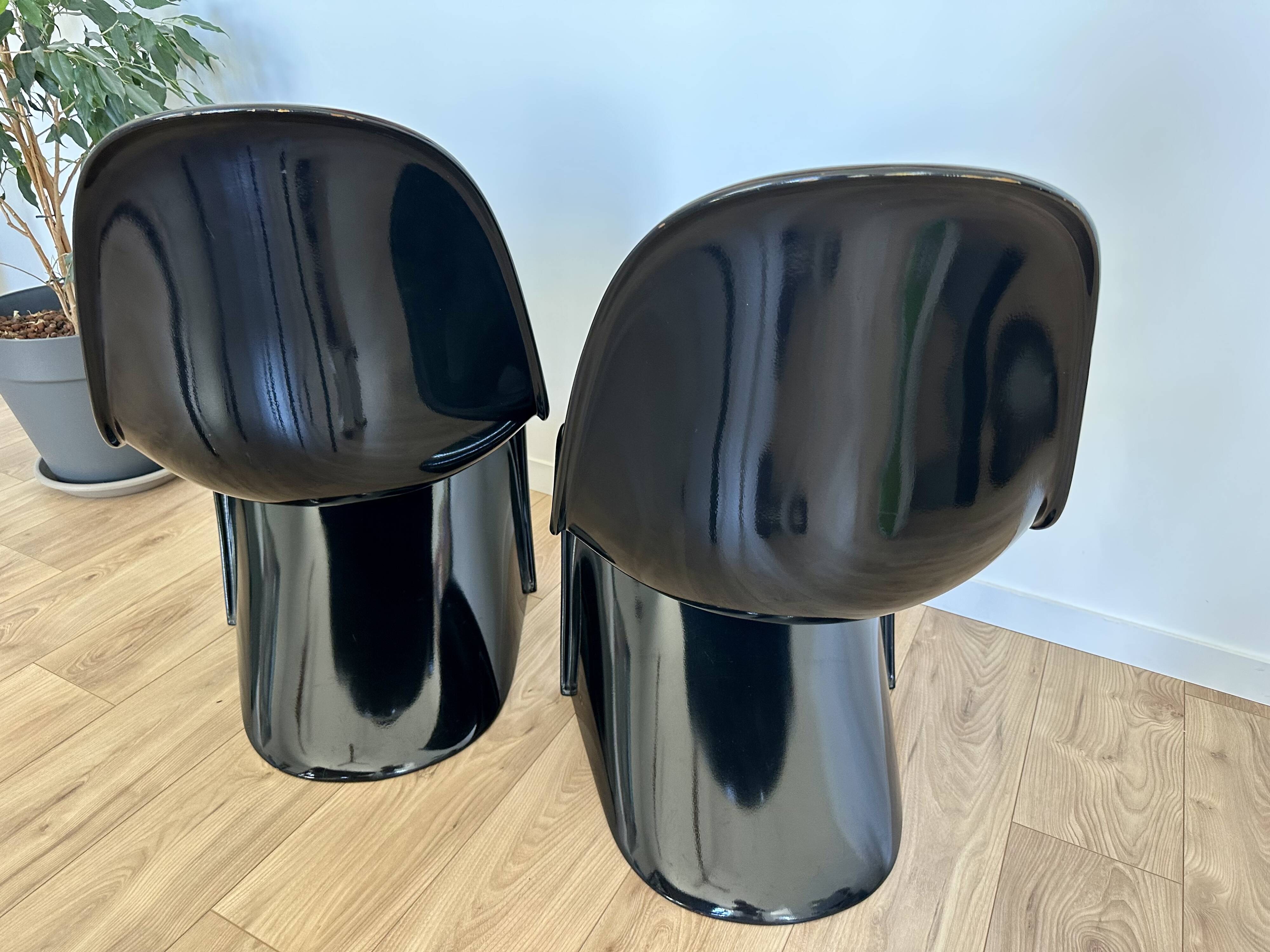 Pair of Verner Panton fiberglass S chairs, series 1, 1967