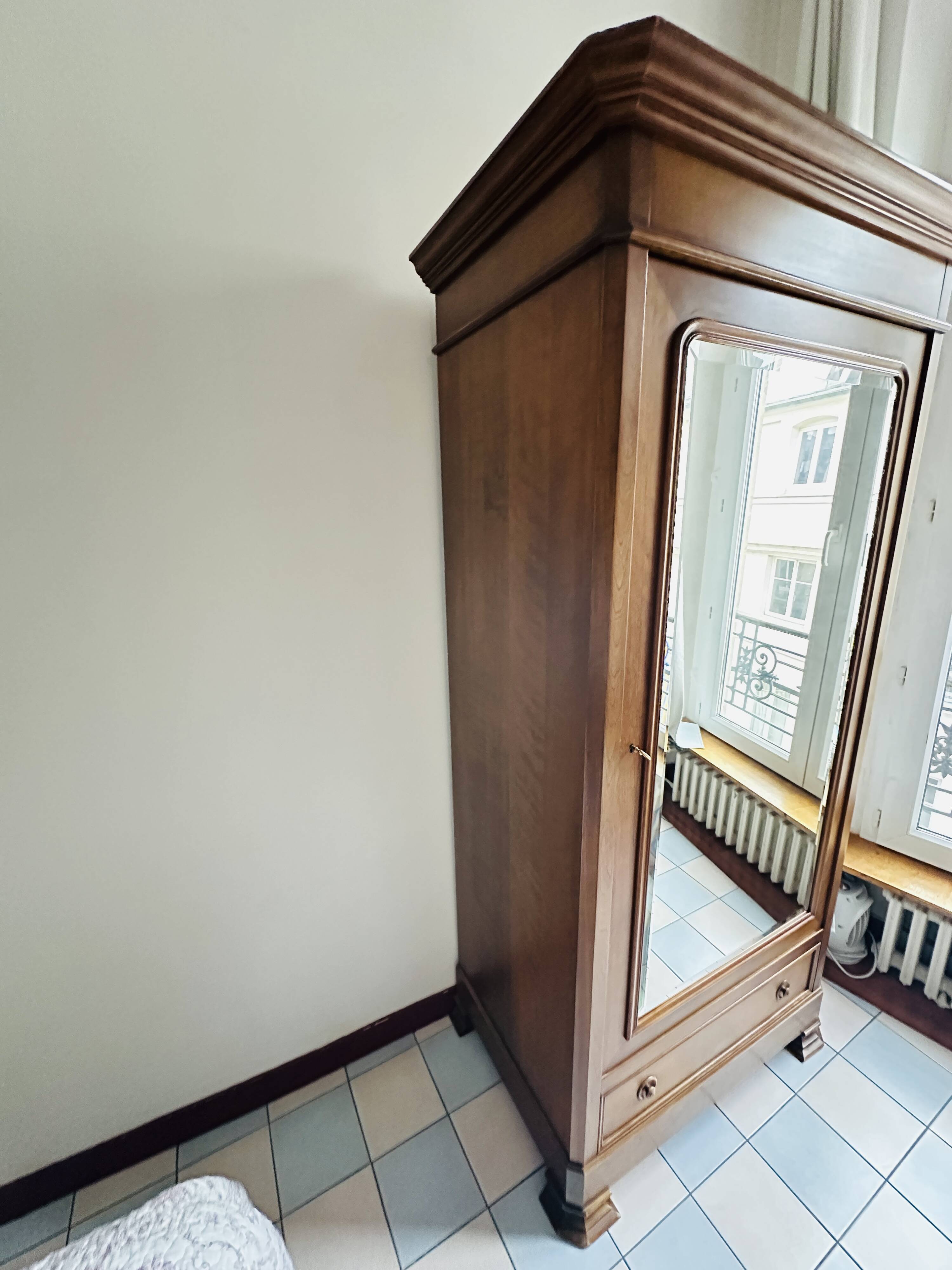 Armoire avec porte miroir en merisier Ebeniste