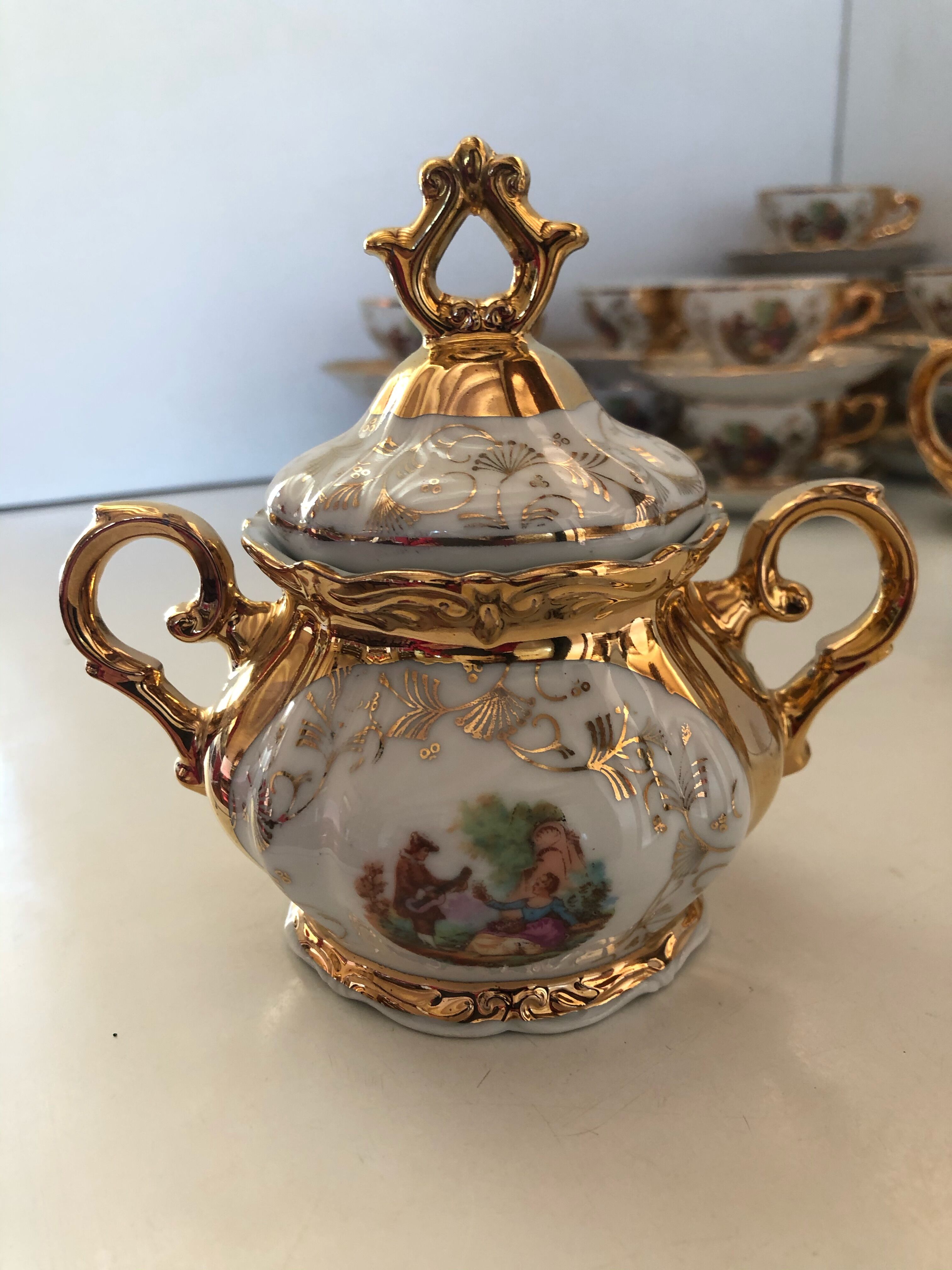 Gold Italian porcelain service. Coffee cups - sugar - cream pot / Gallant scene