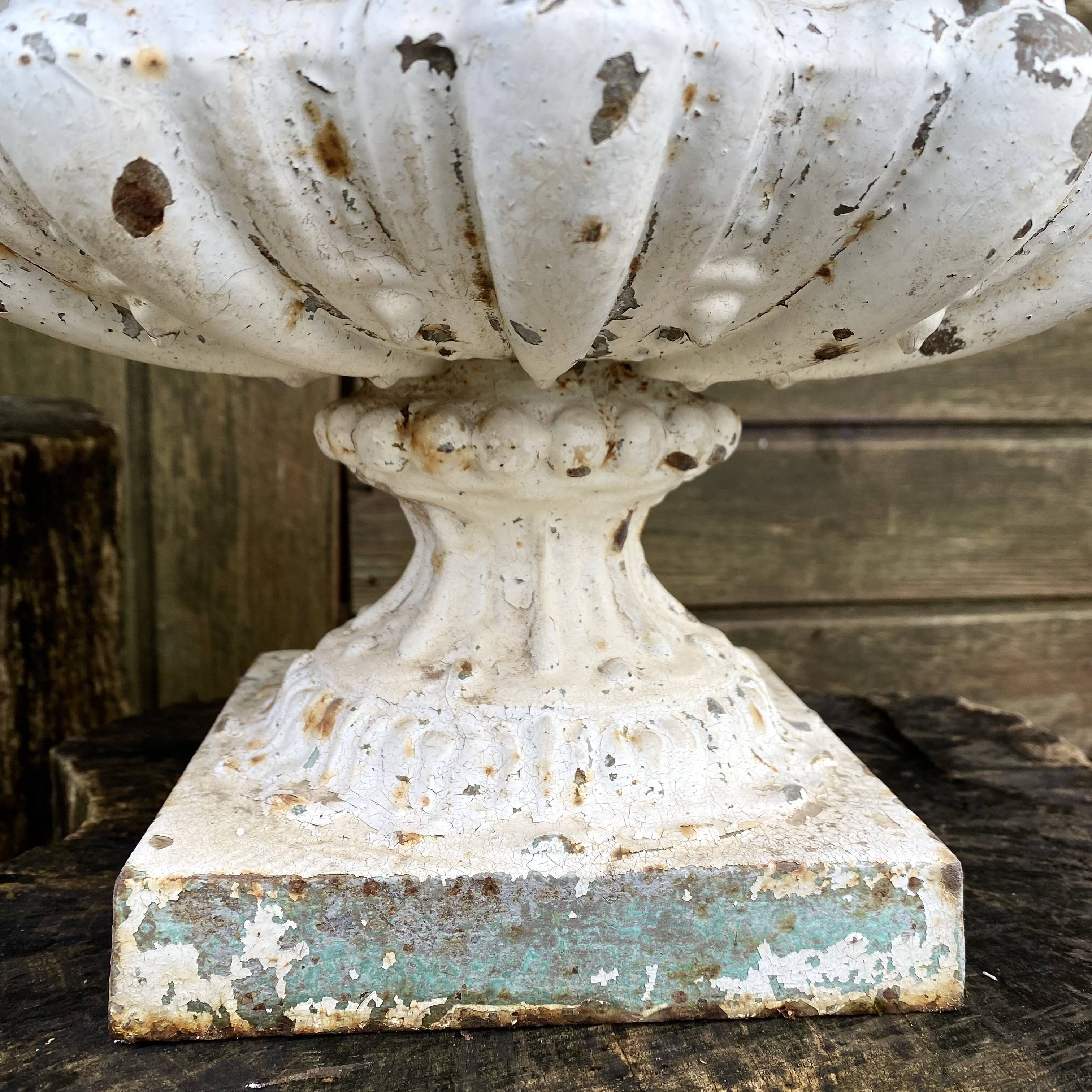 Pair of Médicis planters in cast iron