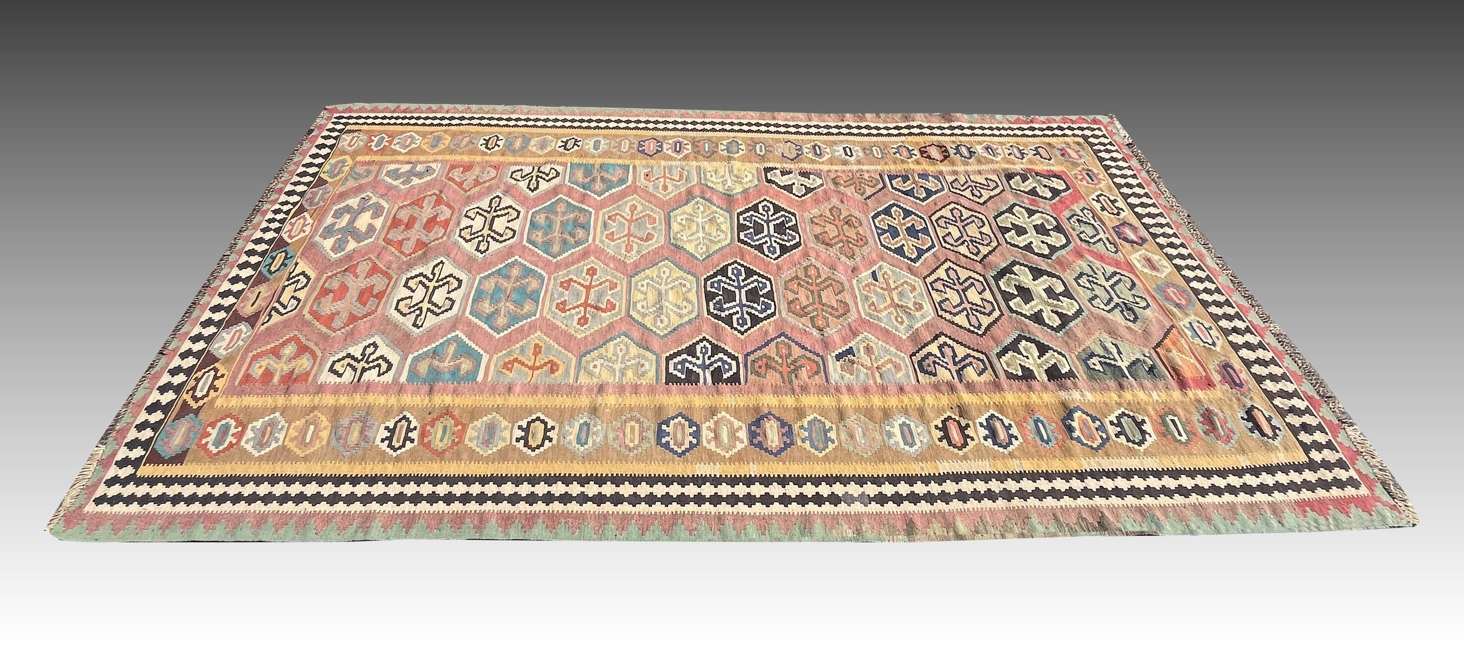Tapis Kilim Iran Shiraz GashgaÏ : 1.57 X 2.77 Mètres - "Galerie Sardje"