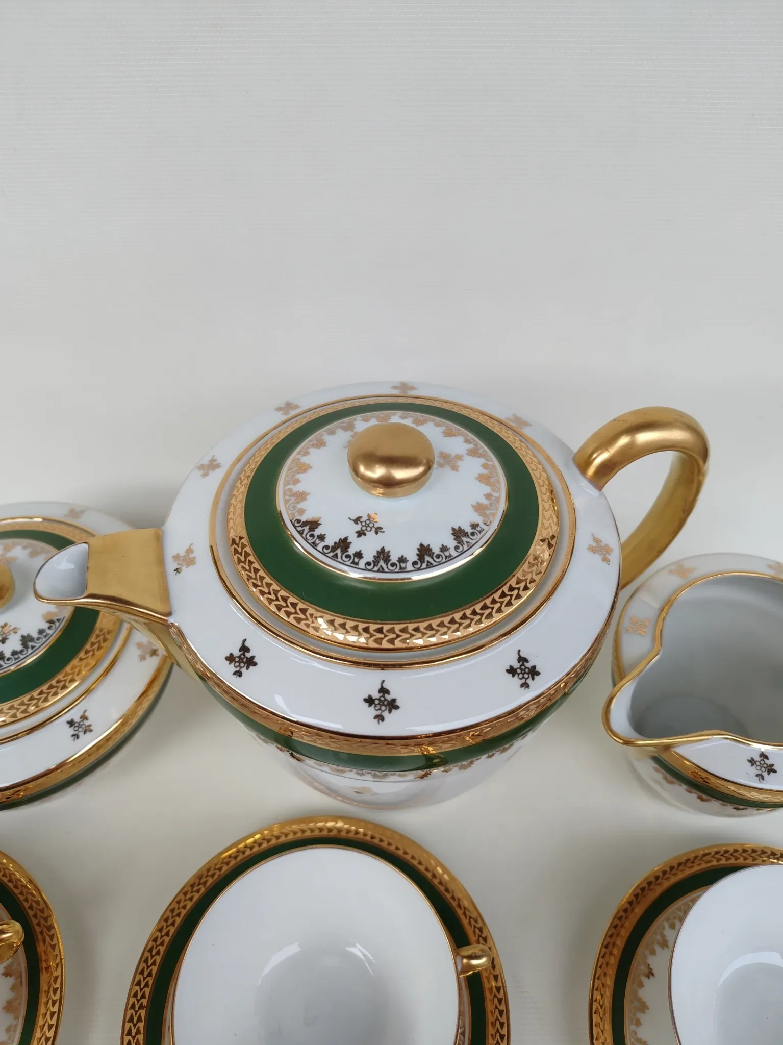 Limoges porcelain coffee service from the 1950s. For 6 people.