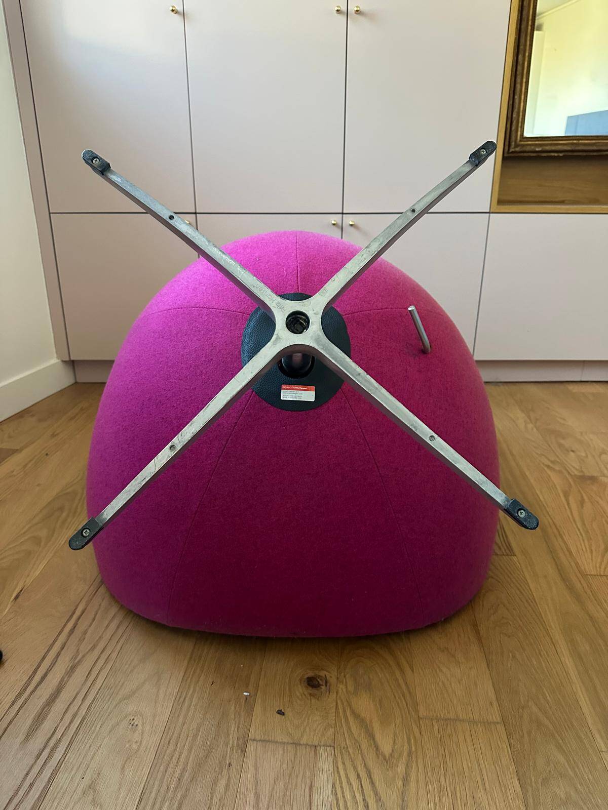 Egg chair