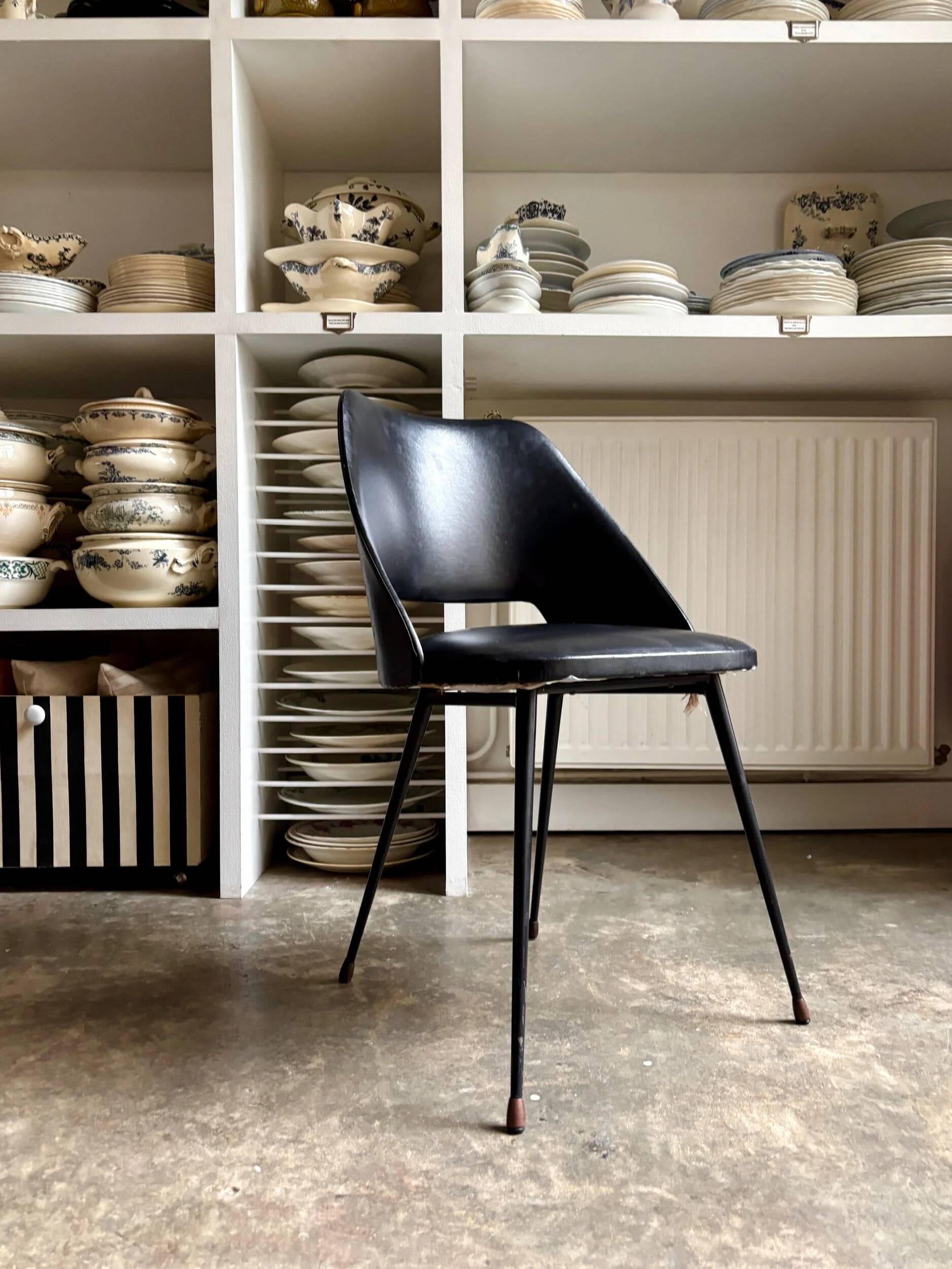 Chair in black faux leather