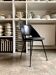 Chaise en simili-cuir noir
