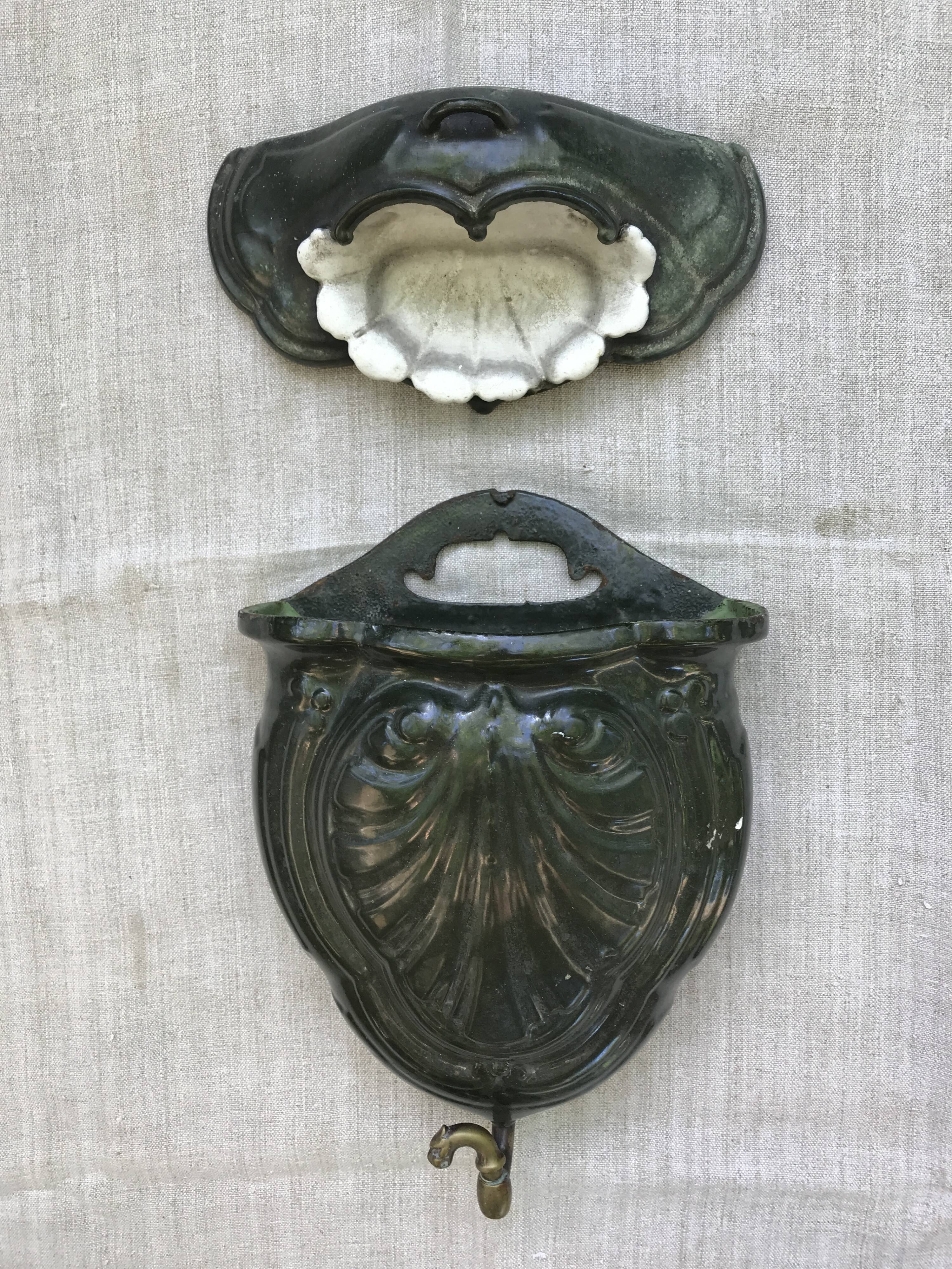 Former cast iron wall fountain