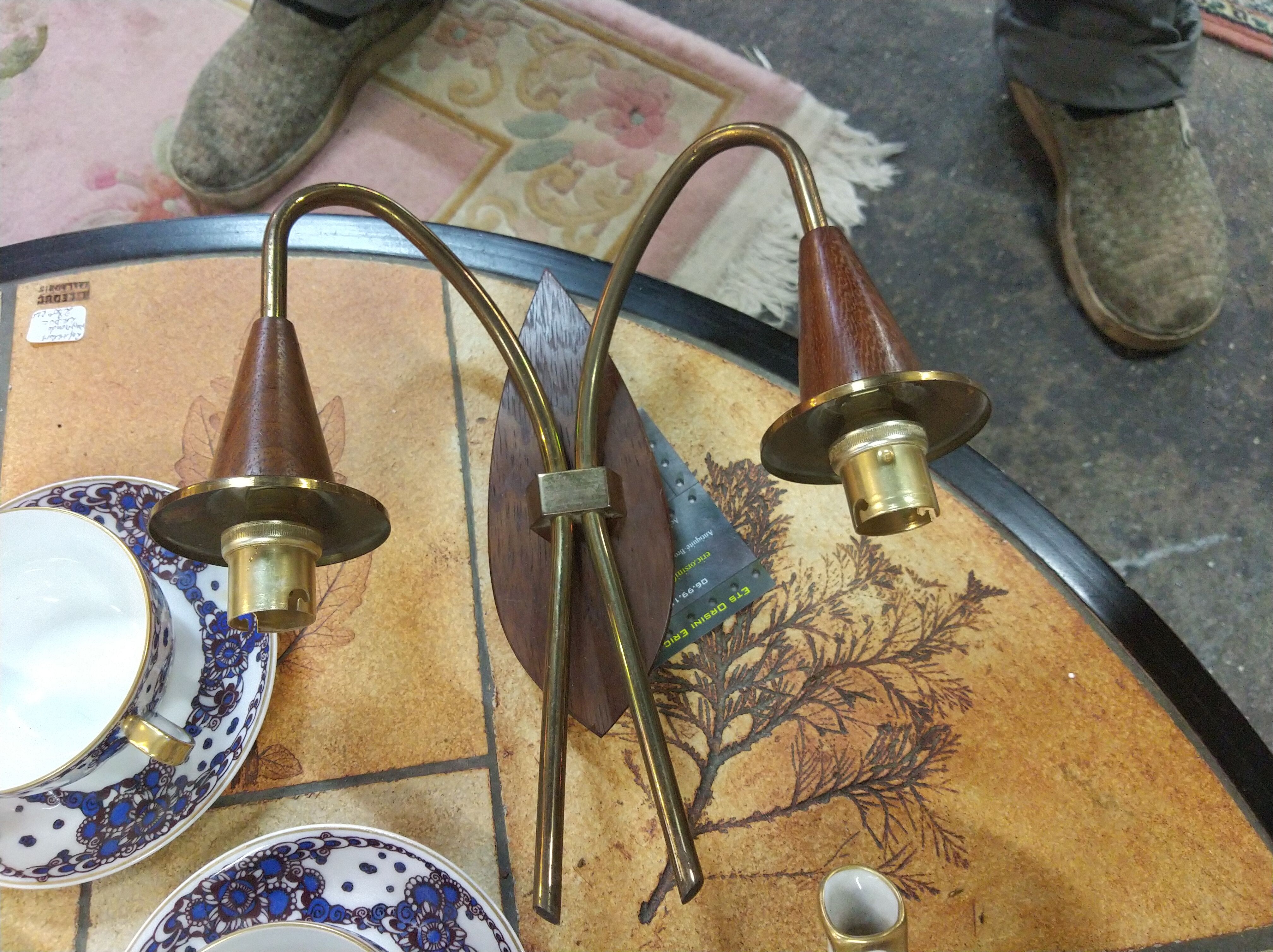 Scandinavian style wall light in gilded metal and Wenge wood, circa 1960
