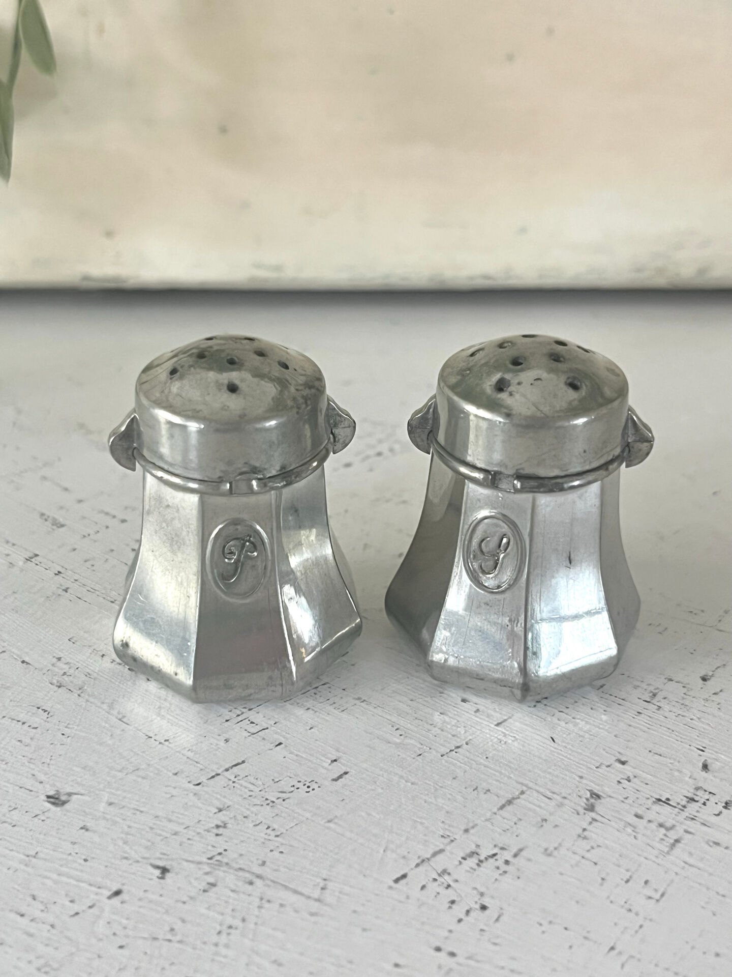 French pewter salt and pepper shakers set Etains du Manoir with origin