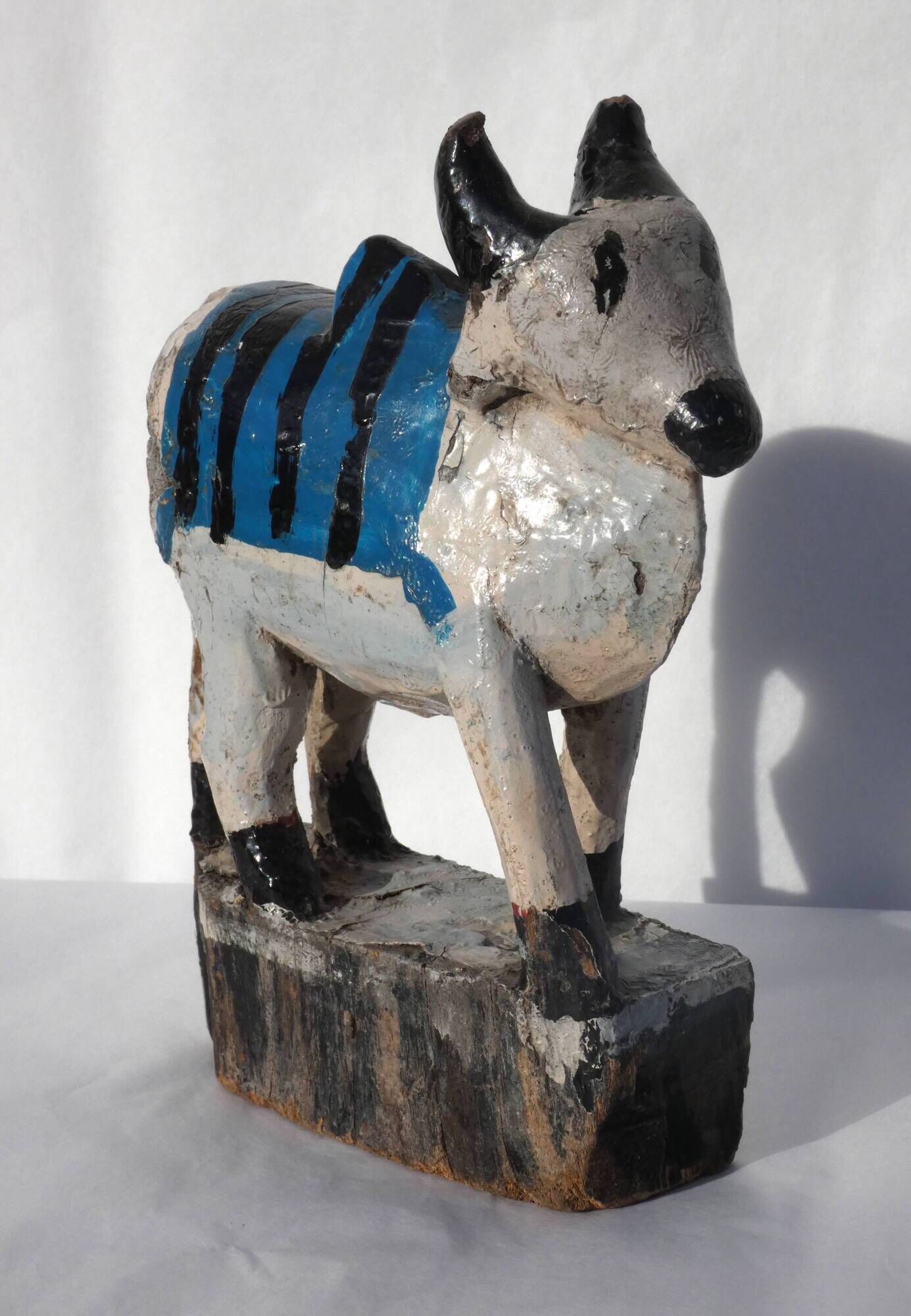 Nandi old indian cow patina and piece of origin india