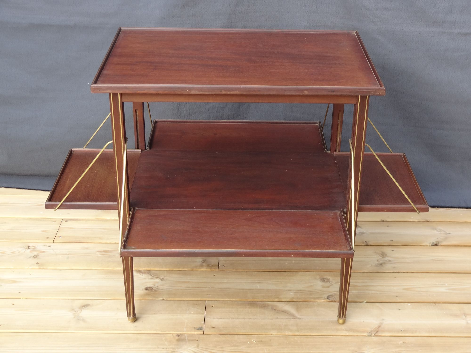 Mahogany service with flaps with removable glass top 67 x 46 cm