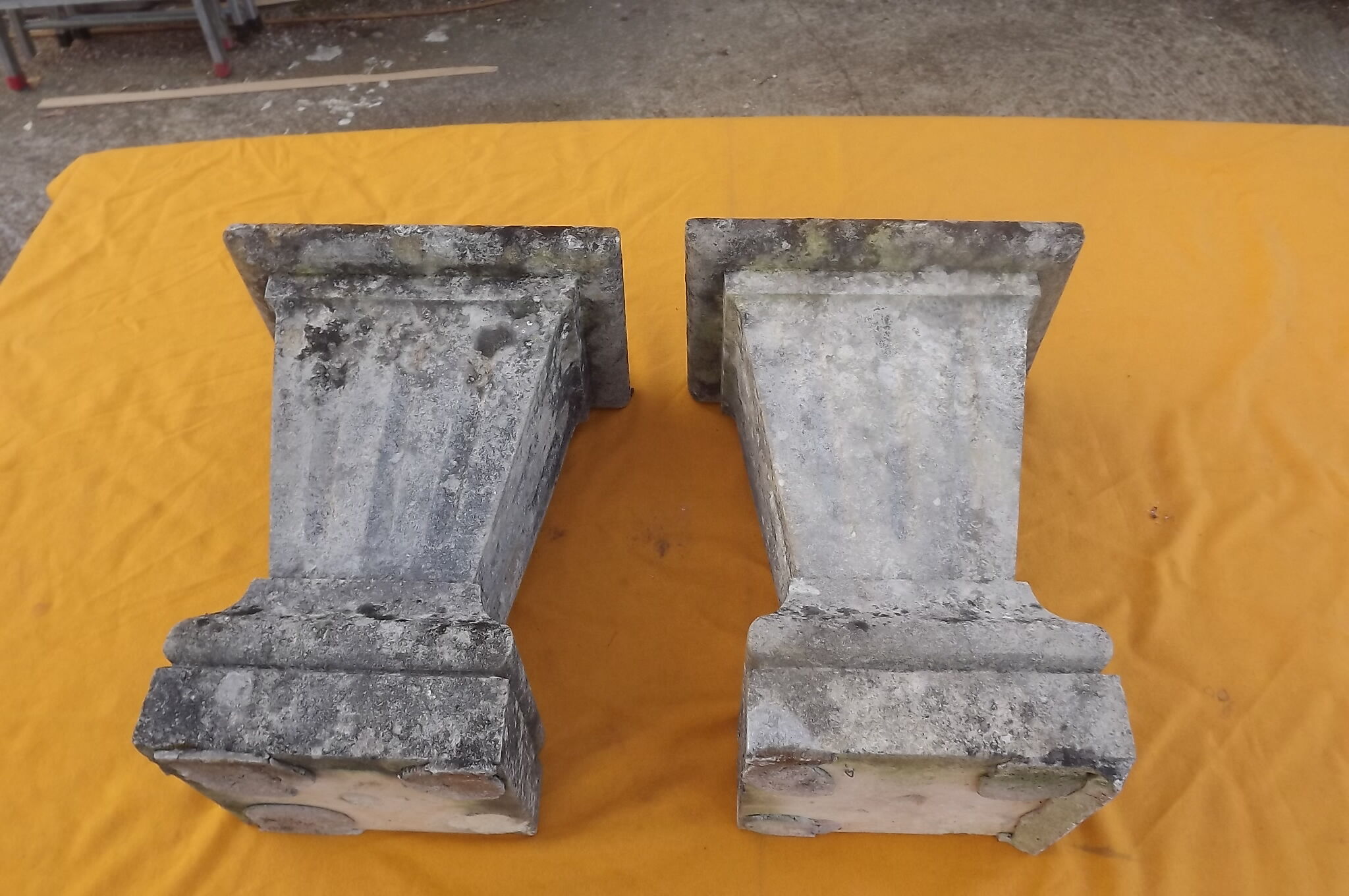 Pair of Vases 19 th in Pierre de Dordogne