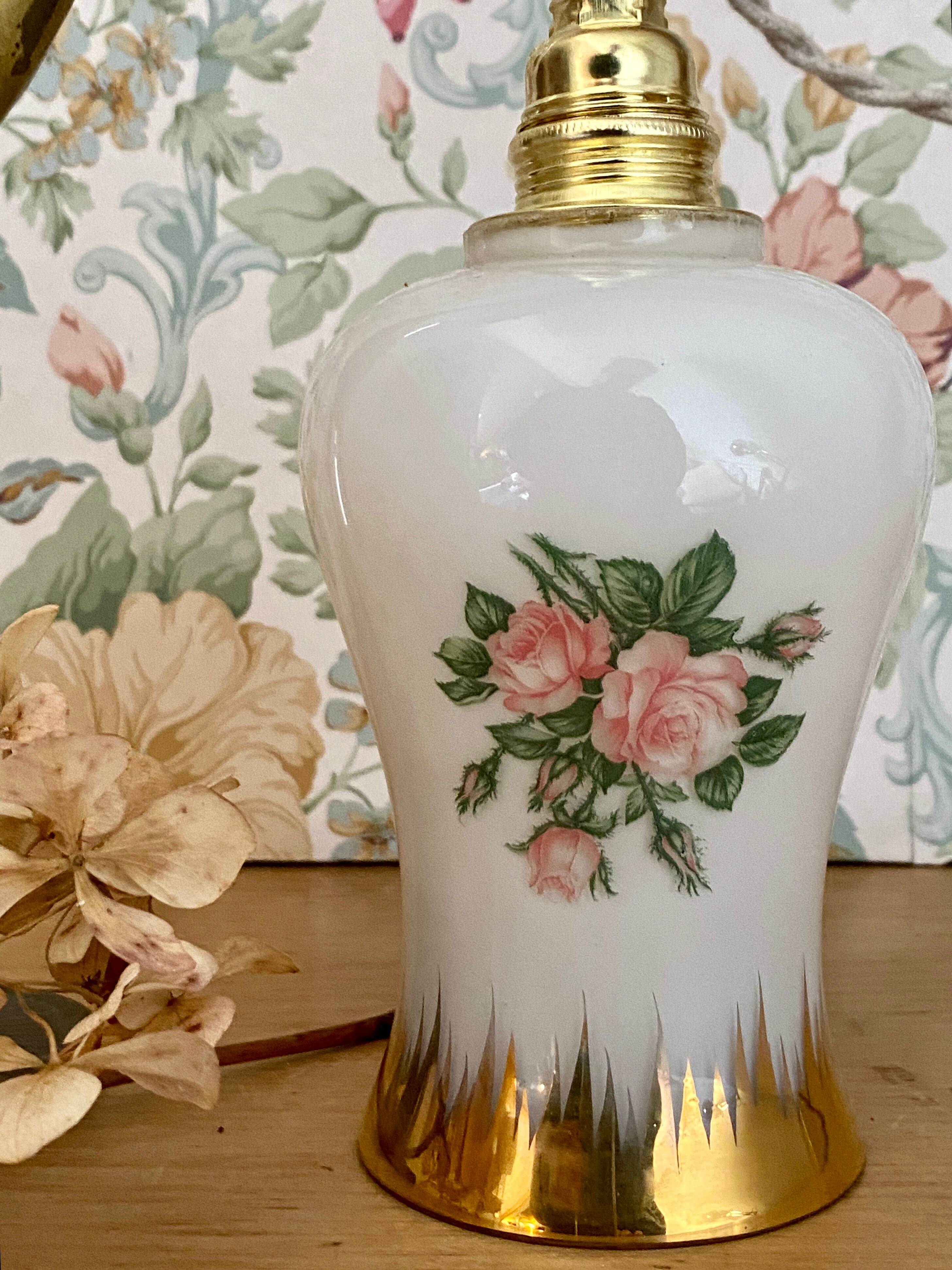 Vintage tulip ride in white opaline drawings of roses