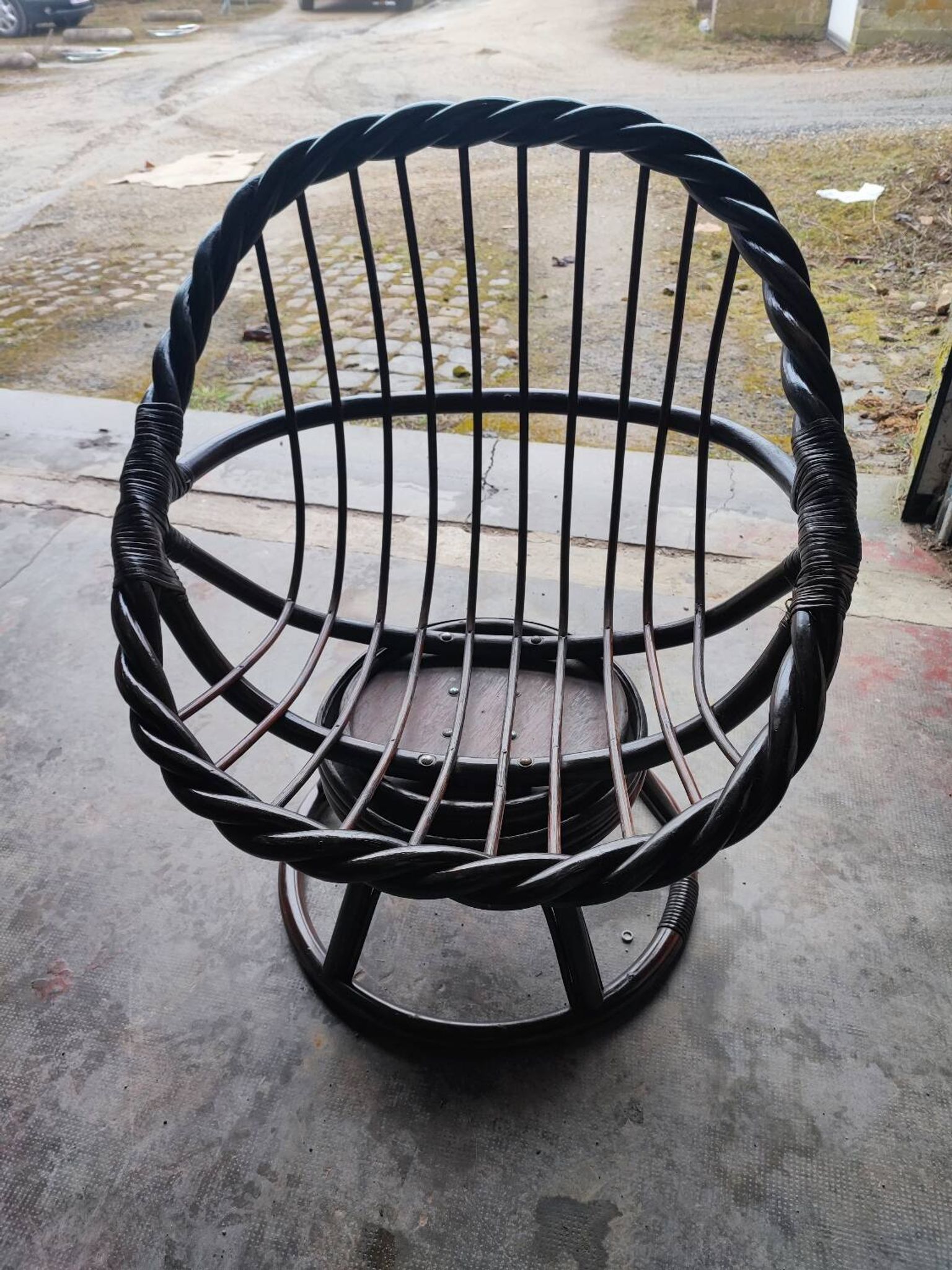 Swivel rattan love seat
