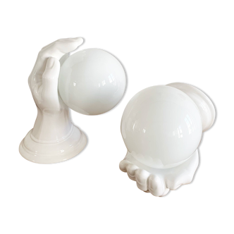 Paire d’appliques main en céramique et opaline