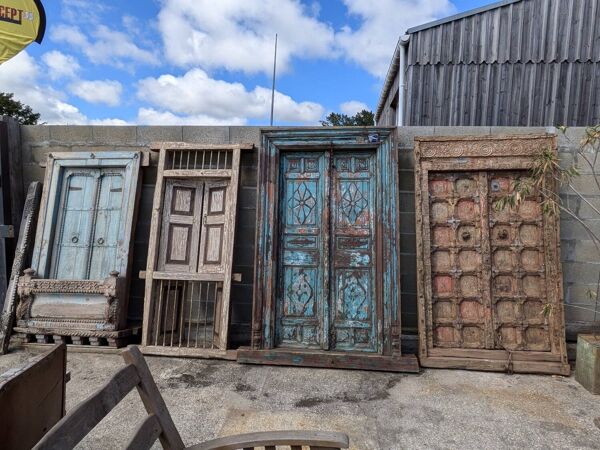 Ancienne porte indienne en teck massif