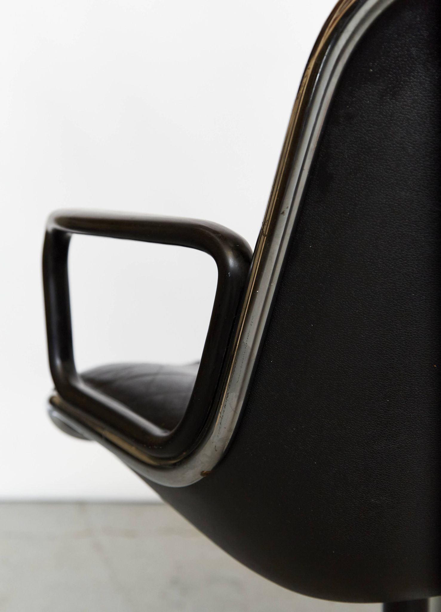 Executive chair by Charles Pollock for Knoll International, 1960s