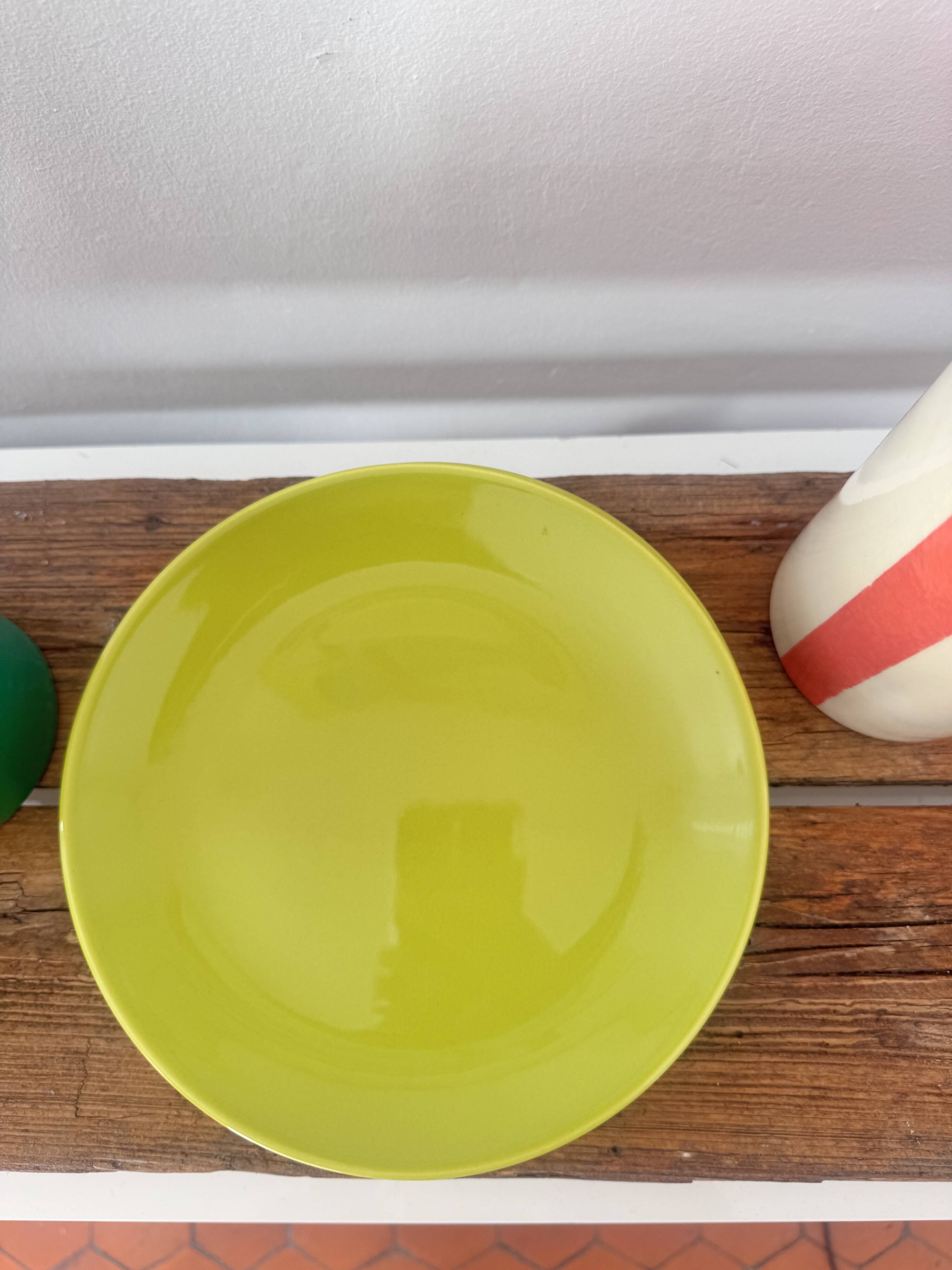 Set of 4 bright green dessert plates