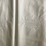 Drap plat fin brodé main