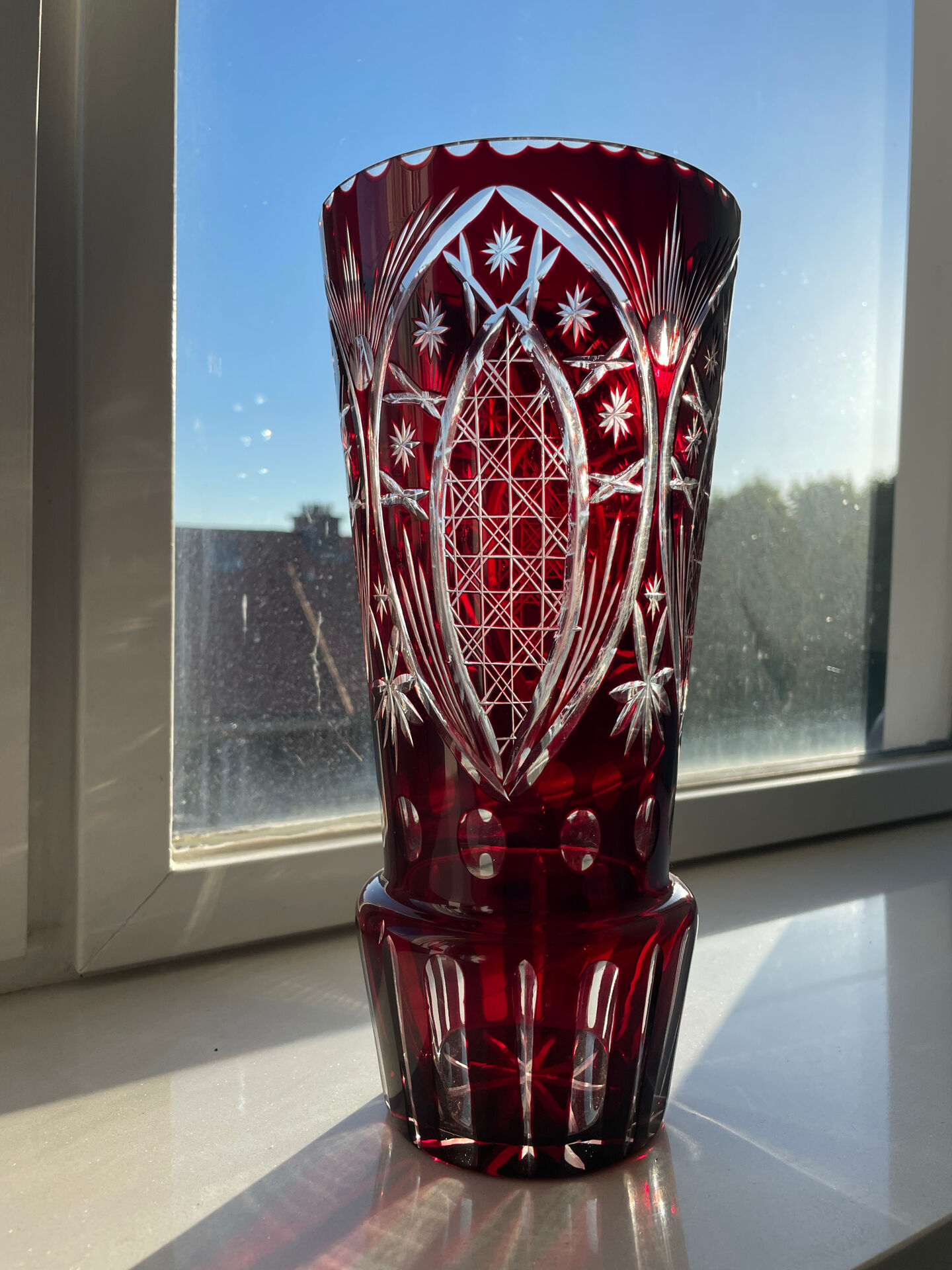 Hand-cut crystal vase, Bohemian or Polish - Vintage - Ruby/Cranberry