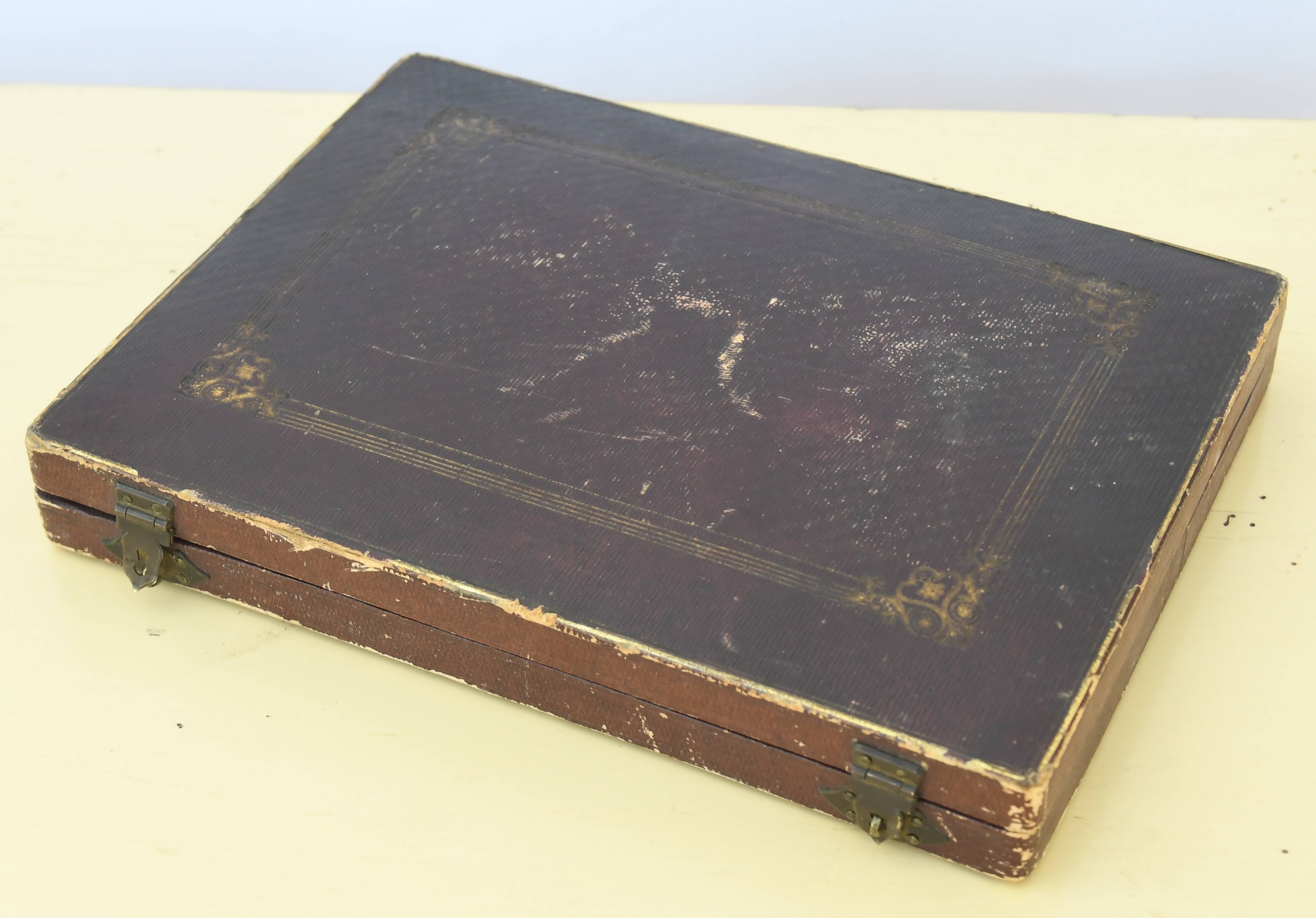 Coffret de 12 couteaux en métal argenté