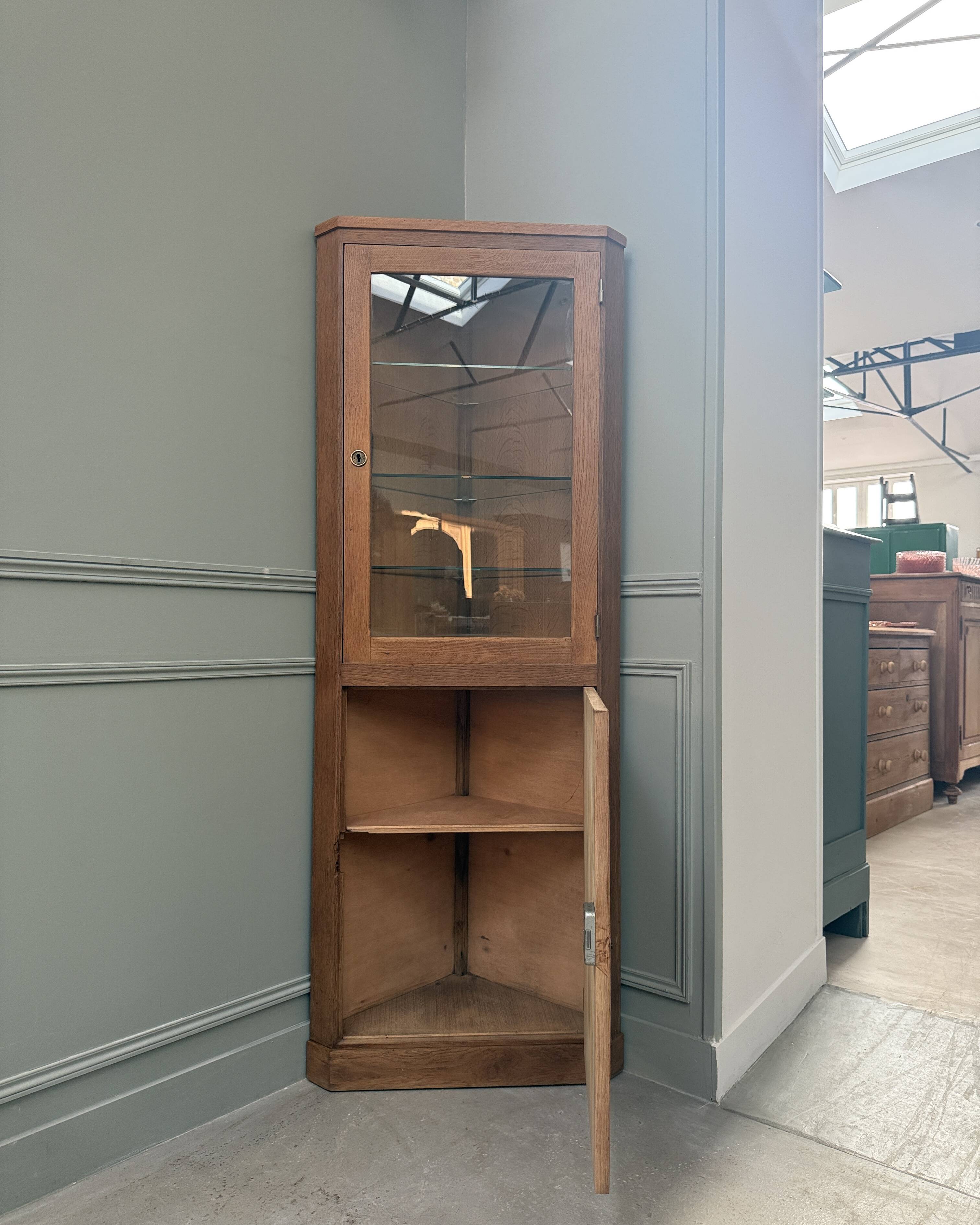 Vintage glass corner unit in oak (renovated)