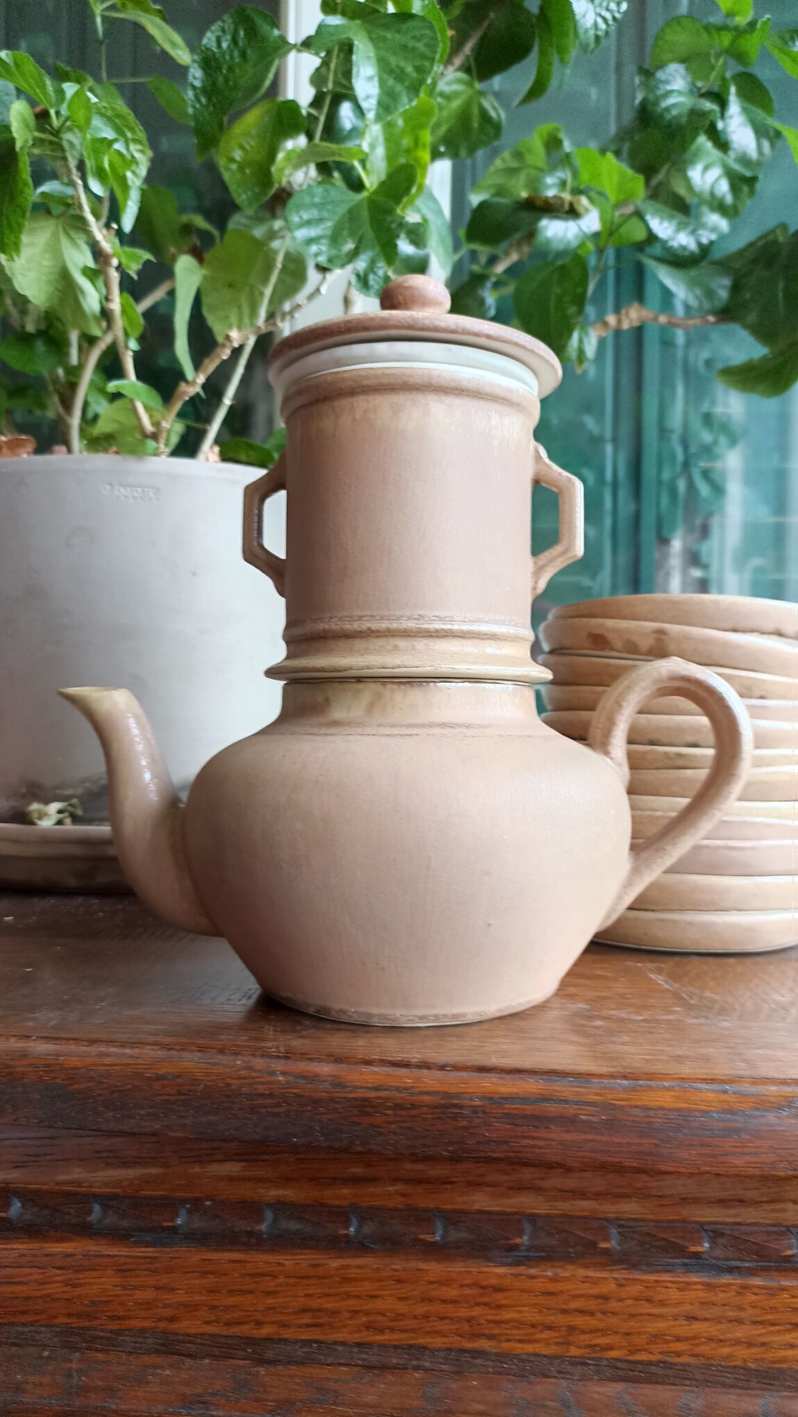 12-cup service with saucers and a pourer - Vieux grès de la Tour