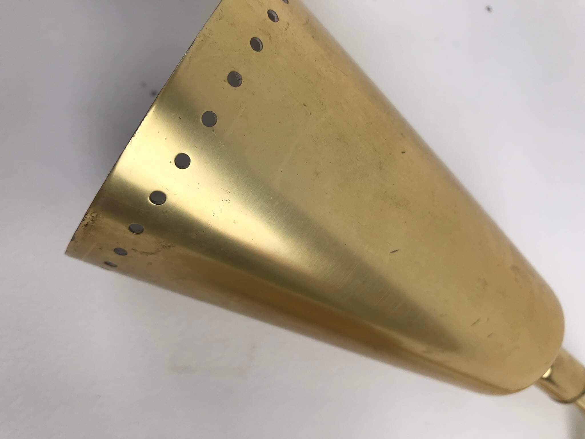 Paire de lampes de chevet dorées, attachées au lit, années 1970, Erco