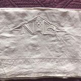 Drap ancien brodé