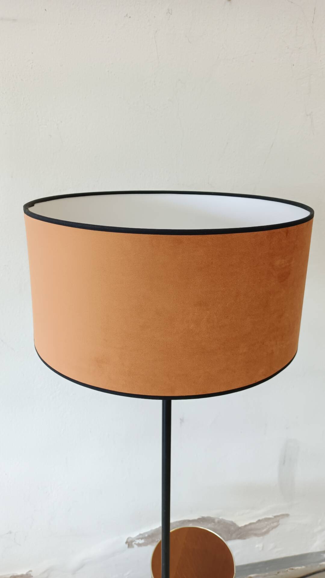 Tripod floor lamp