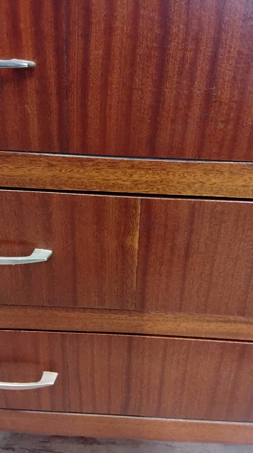 Wooden chest of drawers